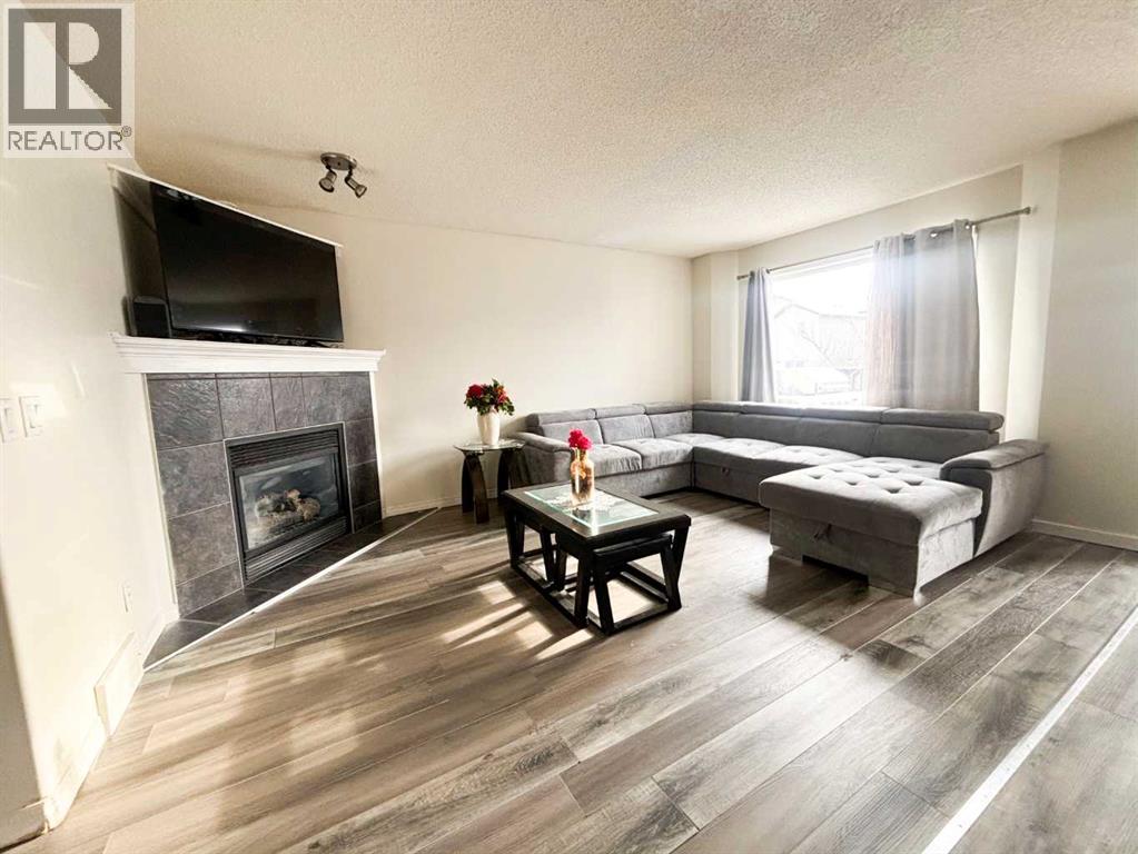 531 Stonegate Road Nw, Airdrie, Alberta  T4B 2Z9 - Photo 4 - A2286037