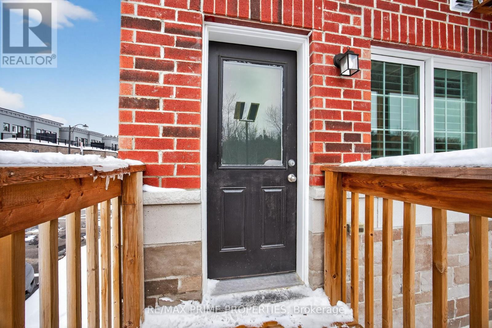 106 Lyall Stokes Circle, East Gwillimbury (Mt Albert), Ontario  L0G 1M0 - Photo 3 - N12788124