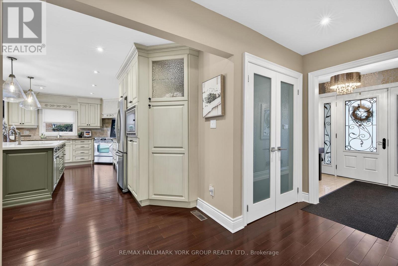 82 Fairway Drive, Aurora, Ontario  L4G 2H4 - Photo 14 - N12788184