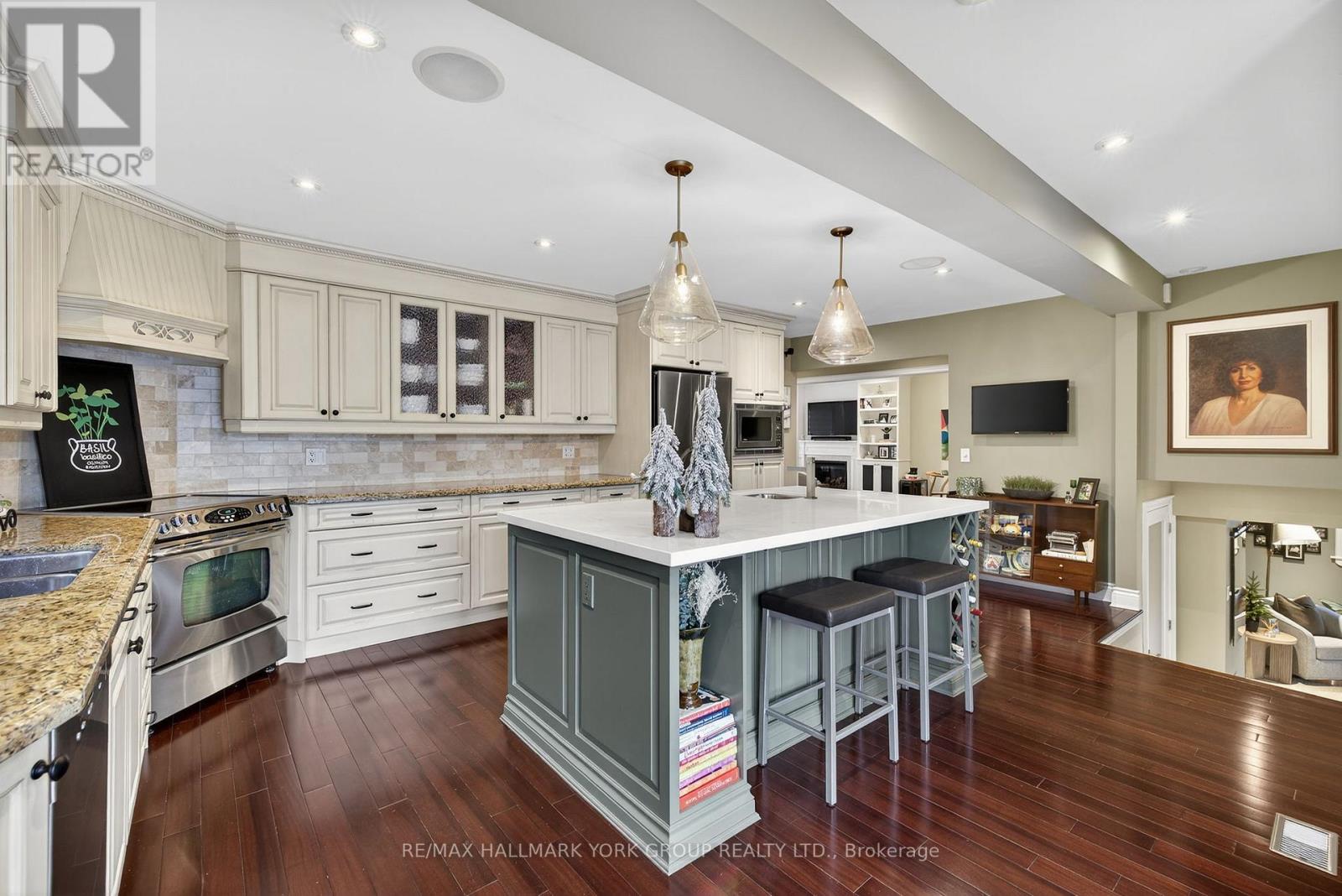 82 Fairway Drive, Aurora, Ontario  L4G 2H4 - Photo 15 - N12788184