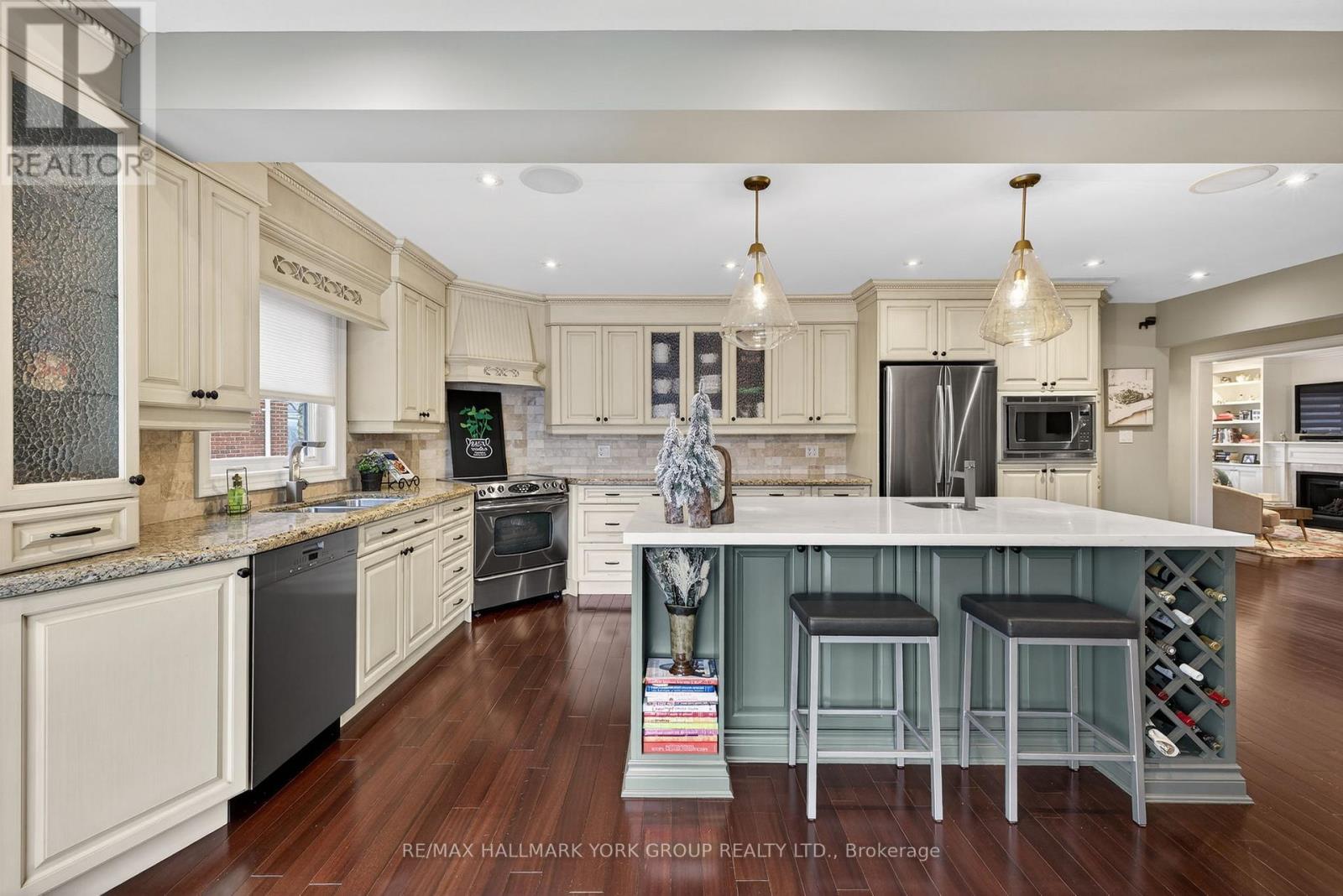 82 Fairway Drive, Aurora, Ontario  L4G 2H4 - Photo 17 - N12788184