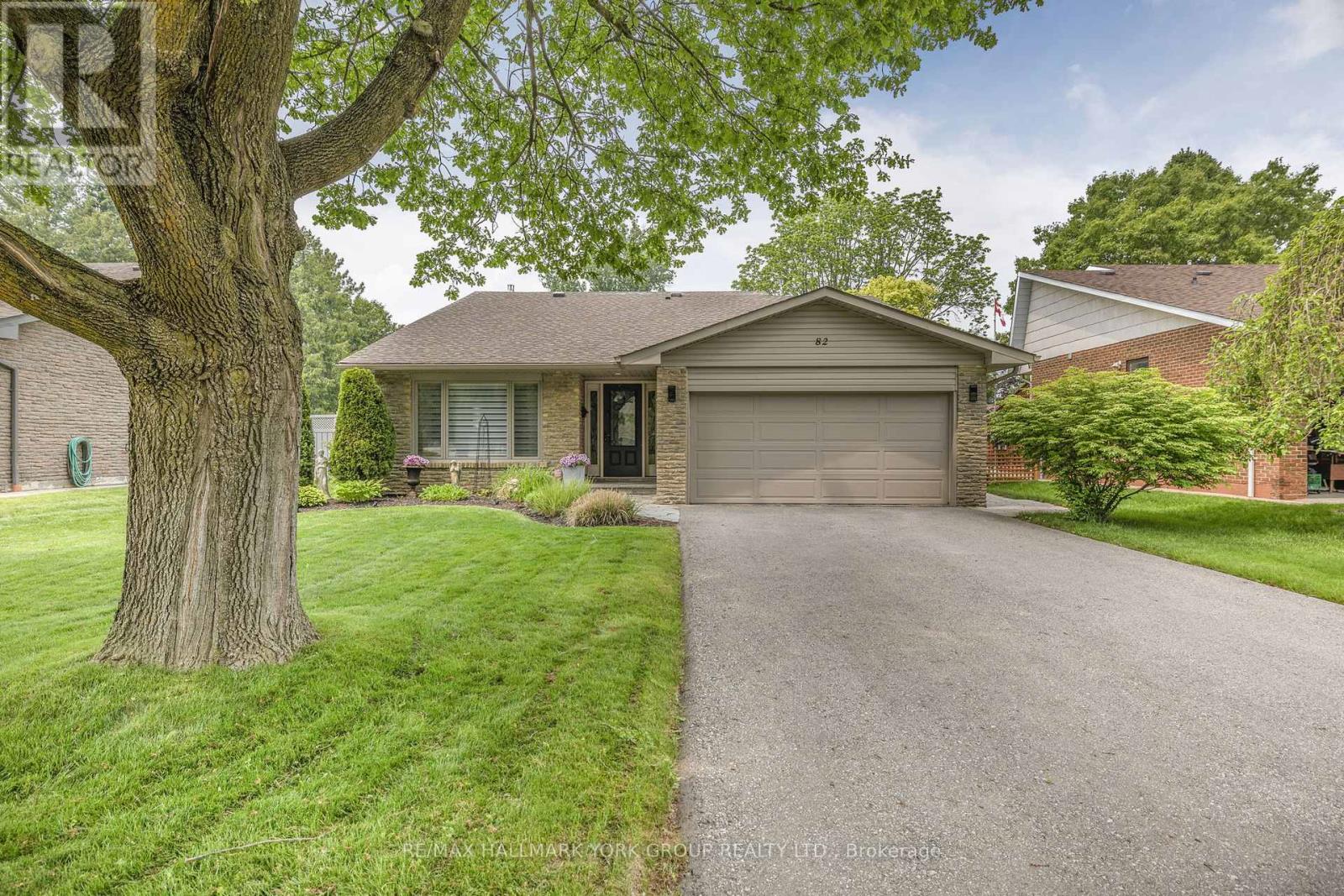 82 Fairway Drive, Aurora, Ontario  L4G 2H4 - Photo 46 - N12788184