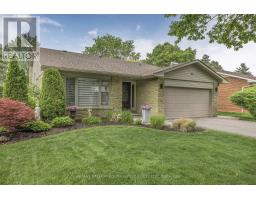 82 FAIRWAY DRIVE, Aurora, Ontario