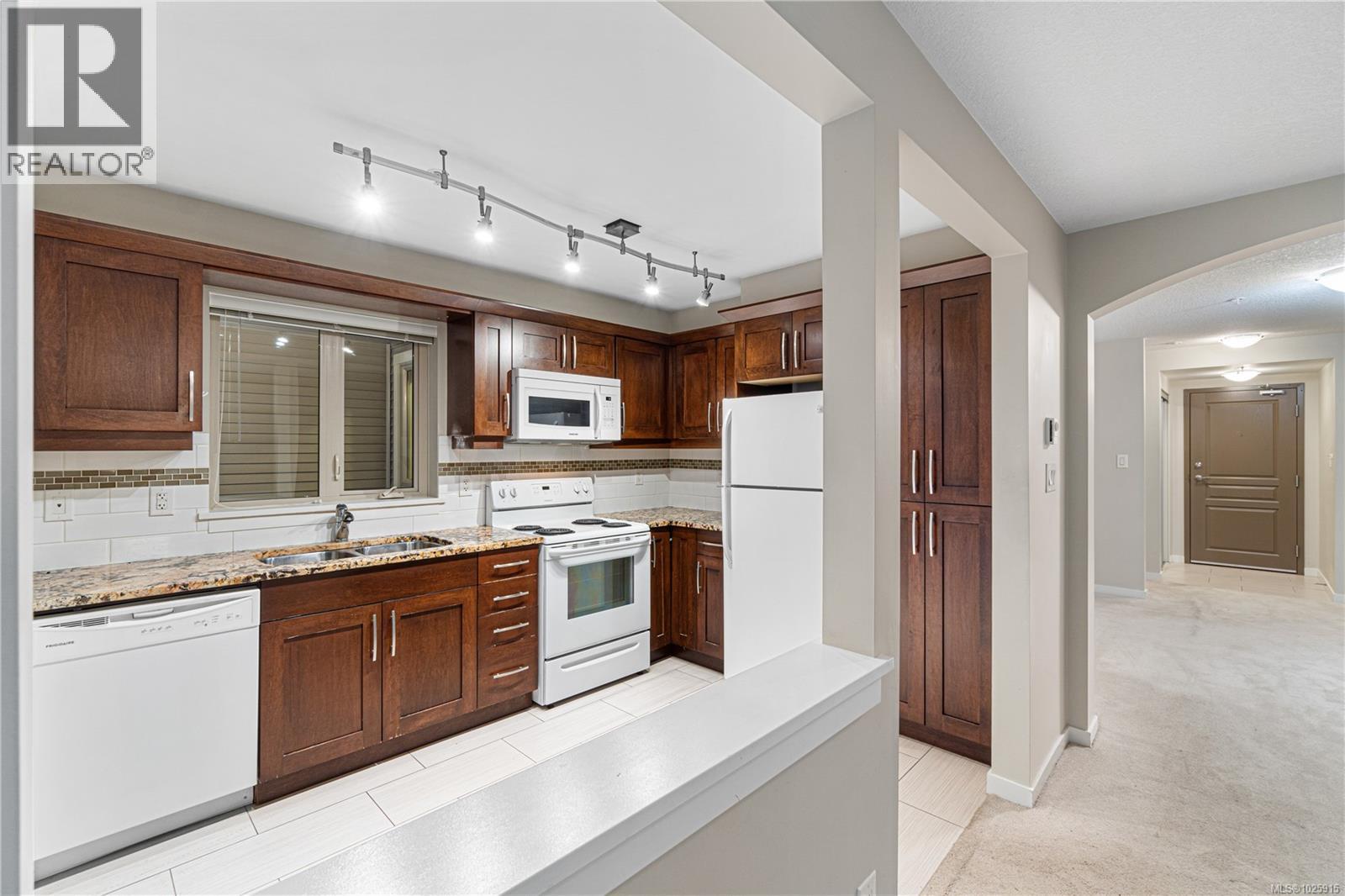 307 5670 Edgewater Lane, Nanaimo, British Columbia  V9T 6K1 - Photo 9 - 1025915