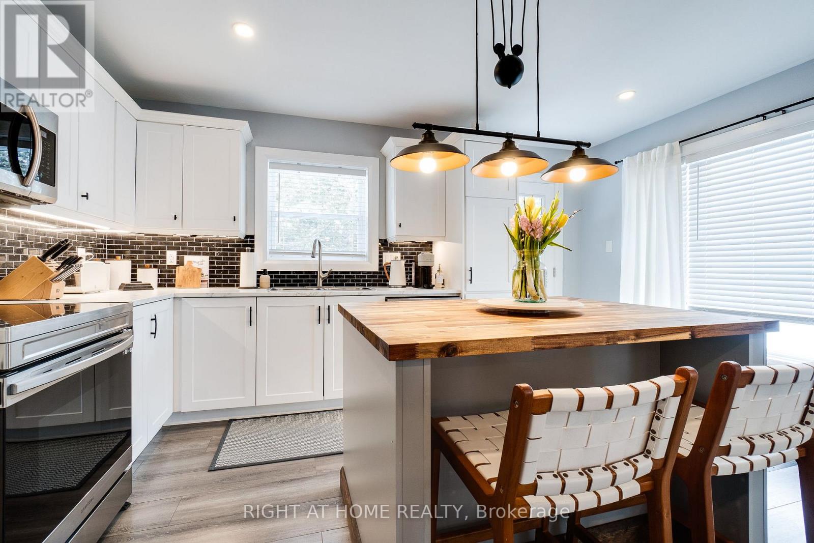 54 Blue Jay Boulevard, Georgina, Ontario  L0E 1N0 - Photo 5 - N12786540