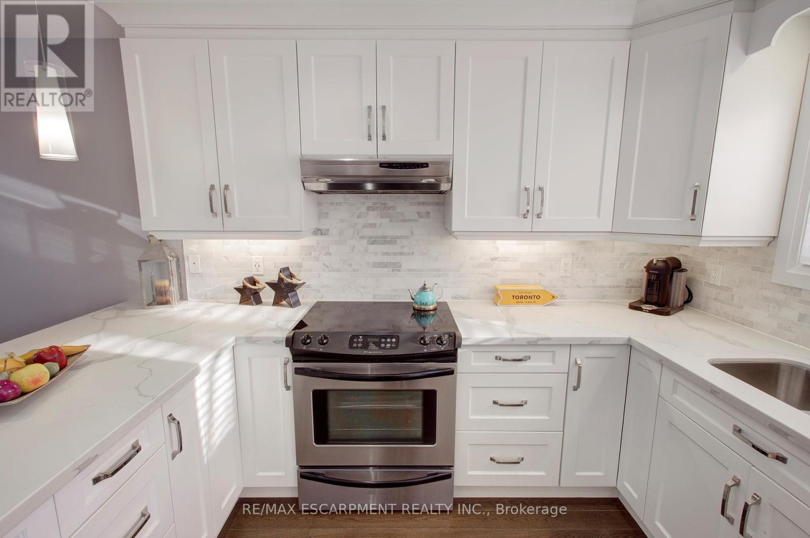 214 Ross Lane, Oakville, Ontario  L6H 5K5 - Photo 18 - W12721634