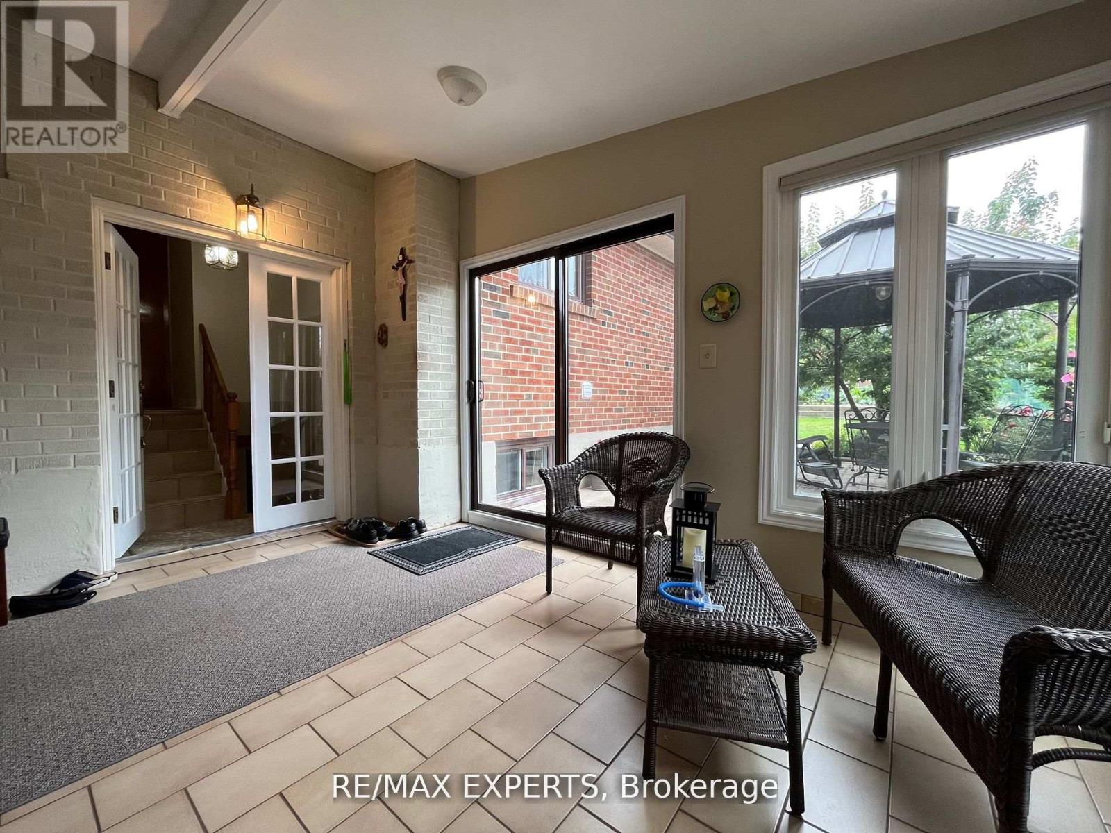 12 Blue Haven Crescent, Toronto, Ontario  M9M 1W5 - Photo 11 - W12788080