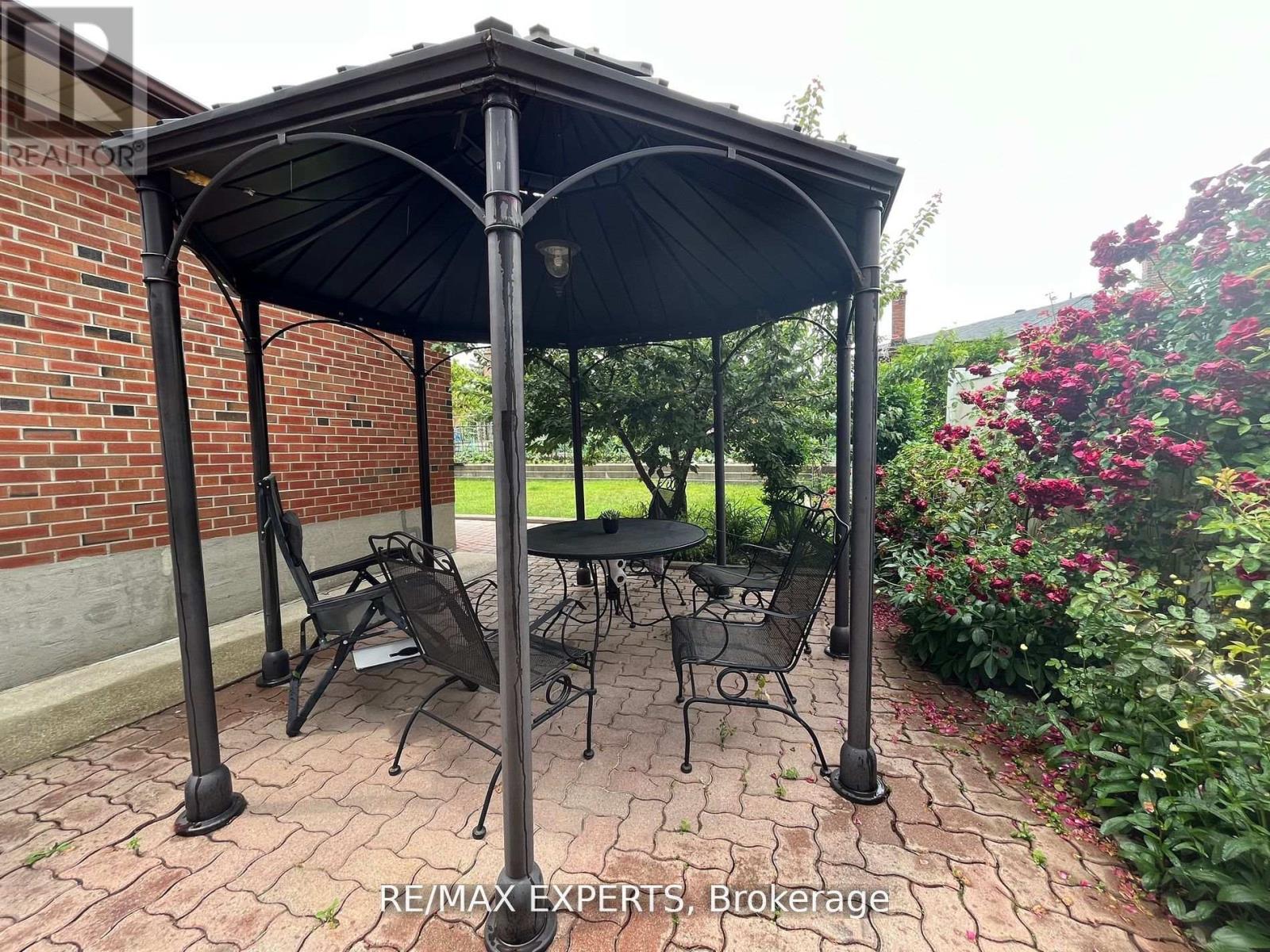 12 Blue Haven Crescent, Toronto, Ontario  M9M 1W5 - Photo 12 - W12788080