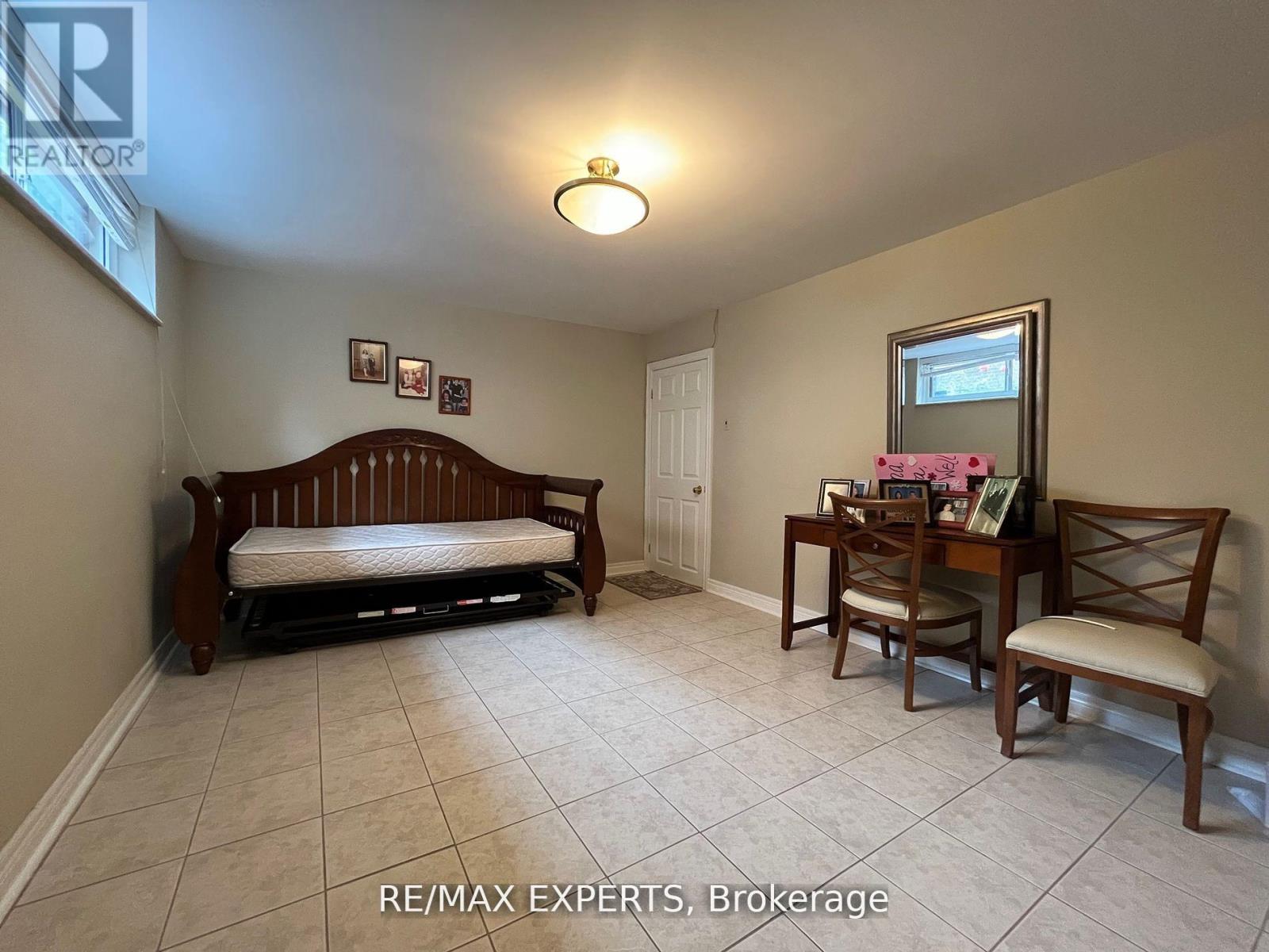 12 Blue Haven Crescent, Toronto, Ontario  M9M 1W5 - Photo 7 - W12788080