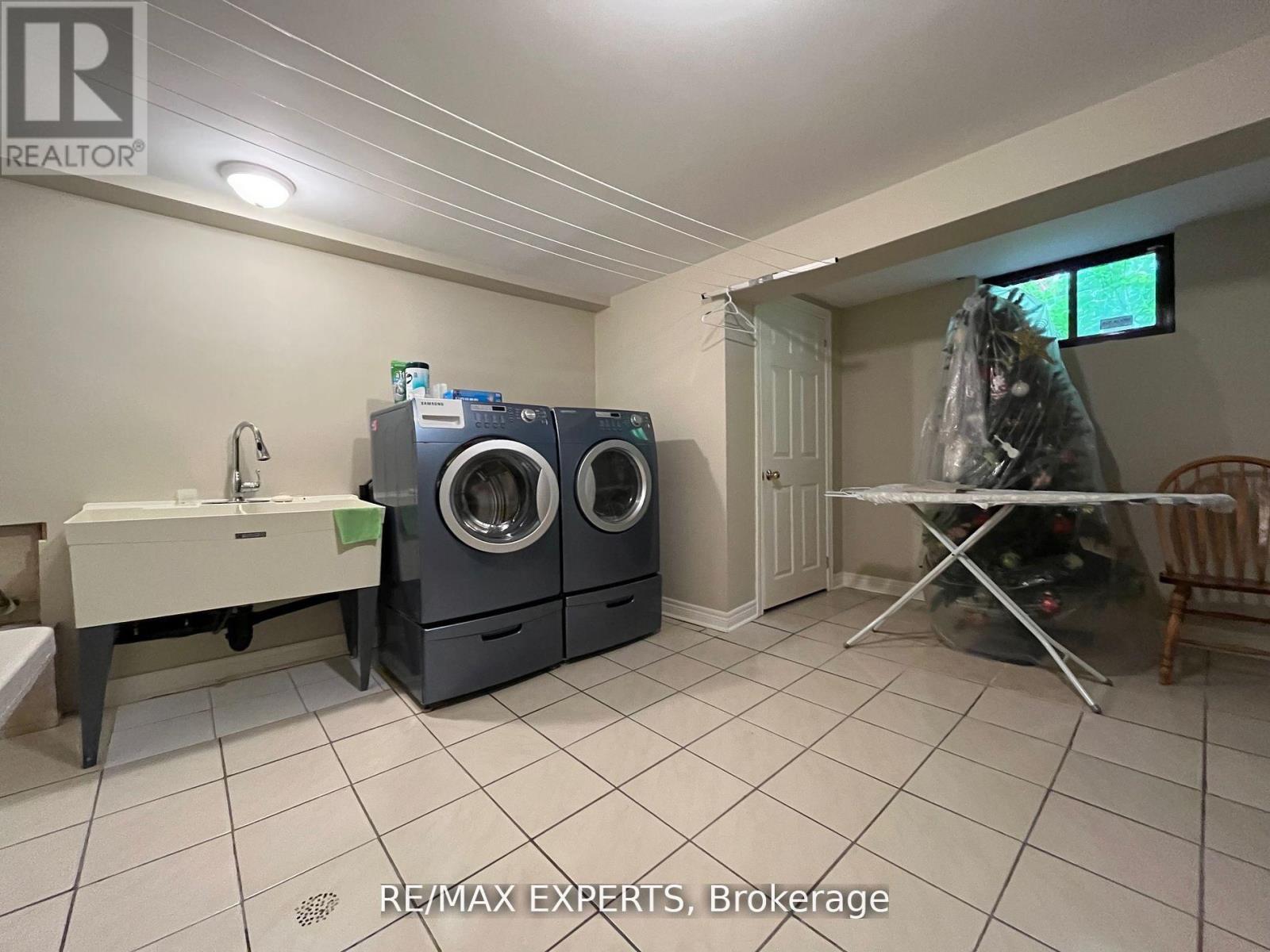 12 Blue Haven Crescent, Toronto, Ontario  M9M 1W5 - Photo 8 - W12788080