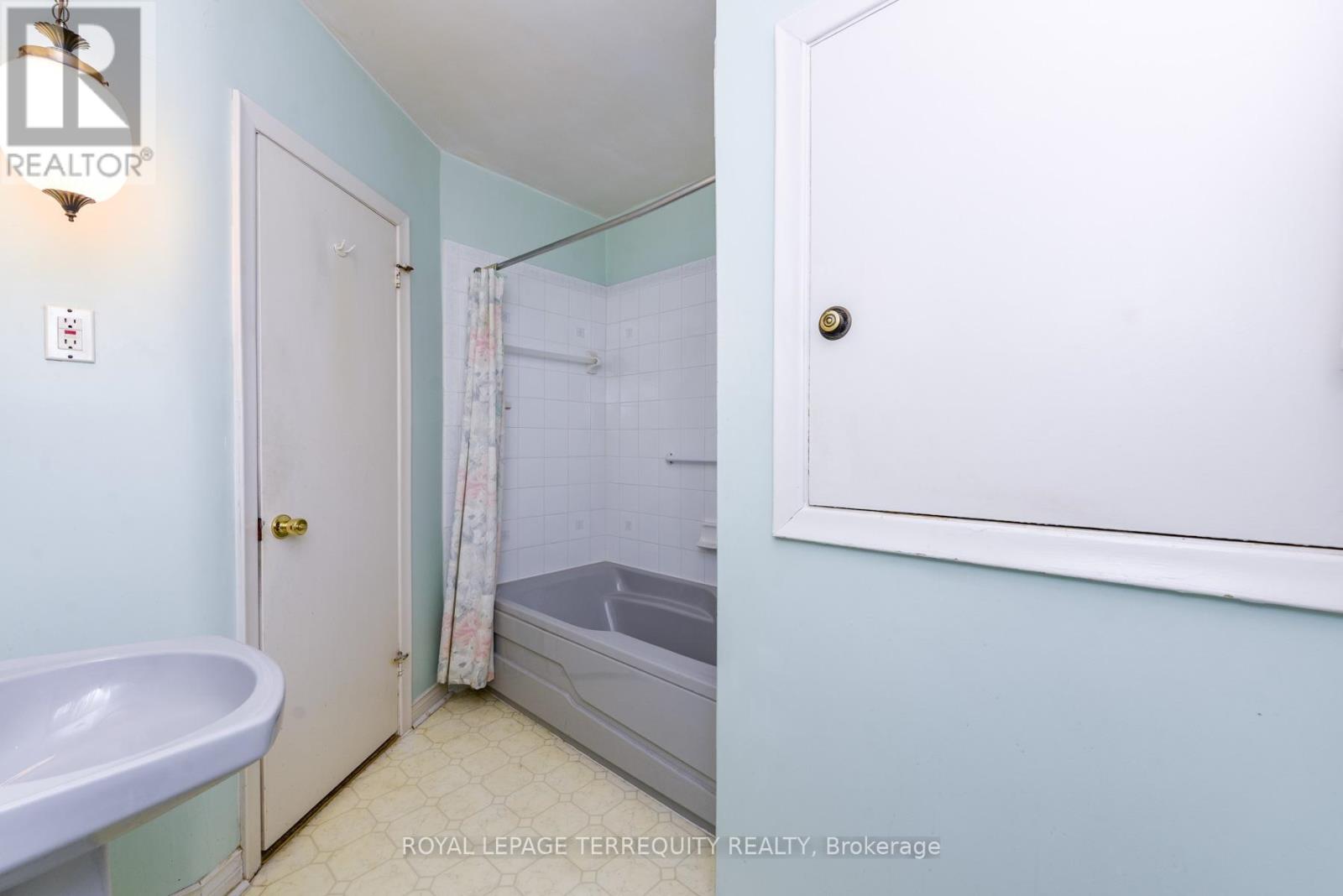 55 Watercliffe Road, Toronto, Ontario  M9W 4E9 - Photo 32 - W12788098