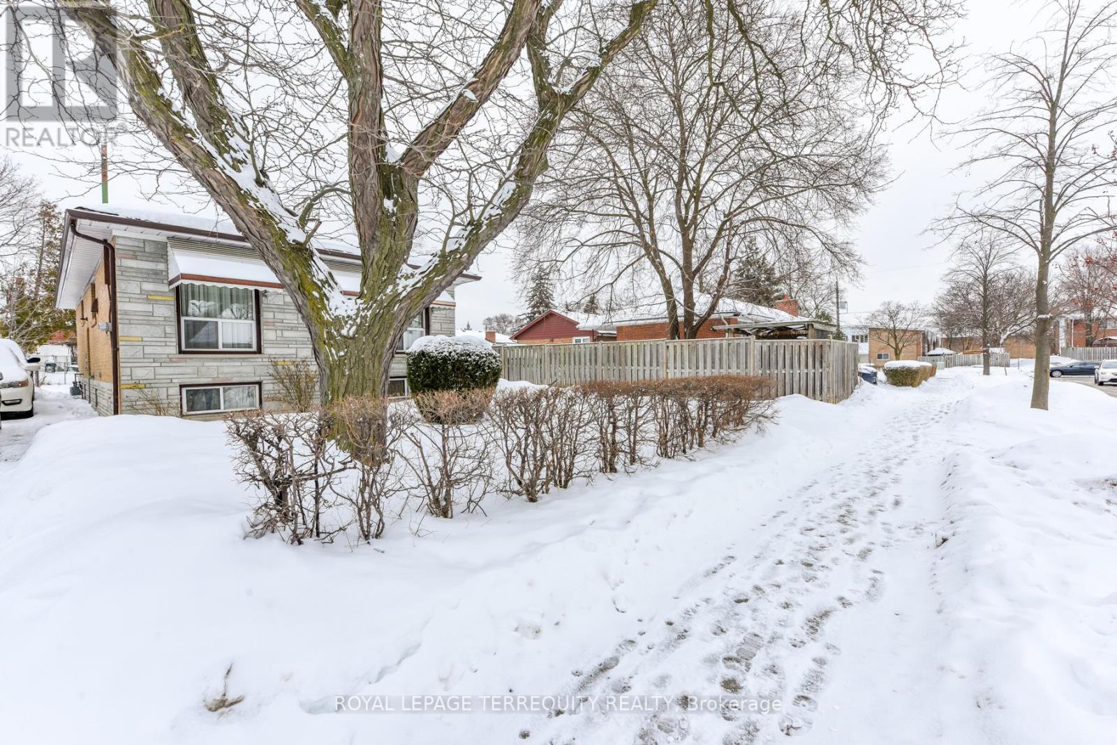 55 Watercliffe Road, Toronto, Ontario  M9W 4E9 - Photo 5 - W12788098