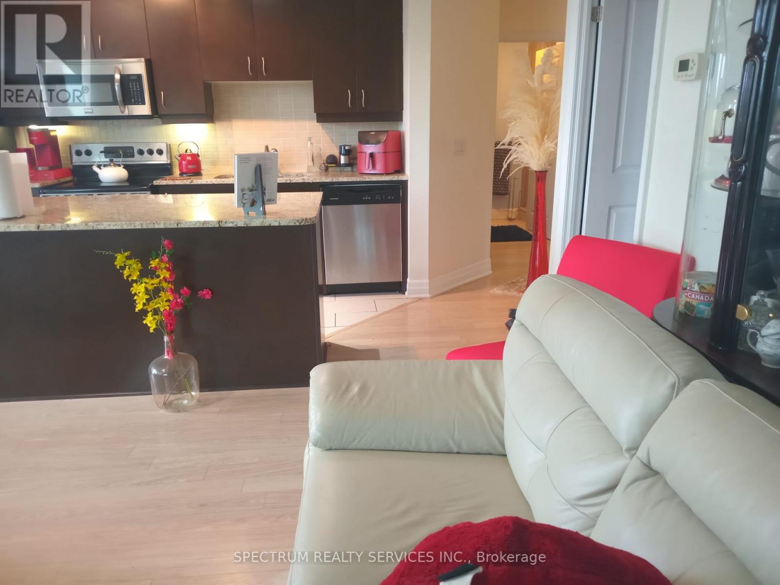 608 - 100 John Street, Brampton, Ontario  L6W 0A8 - Photo 12 - W12788134