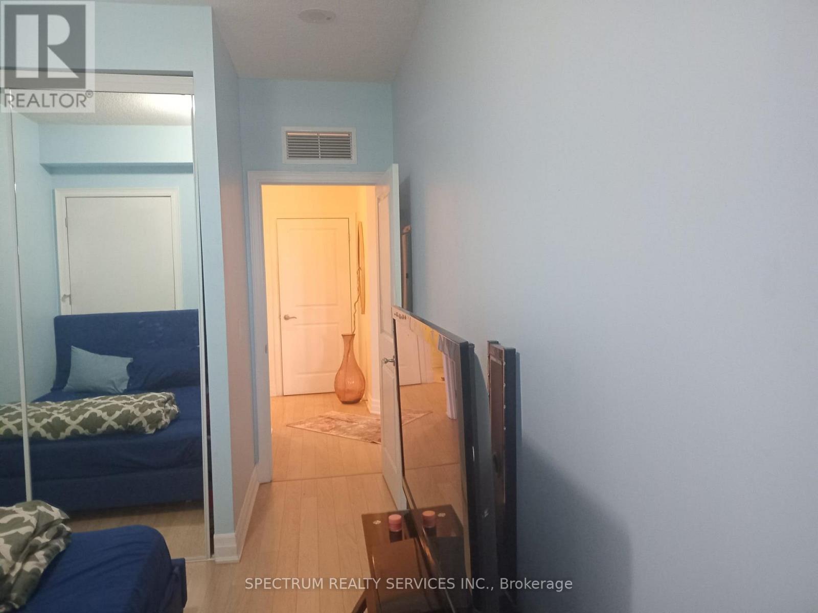 608 - 100 John Street, Brampton, Ontario  L6W 0A8 - Photo 14 - W12788134