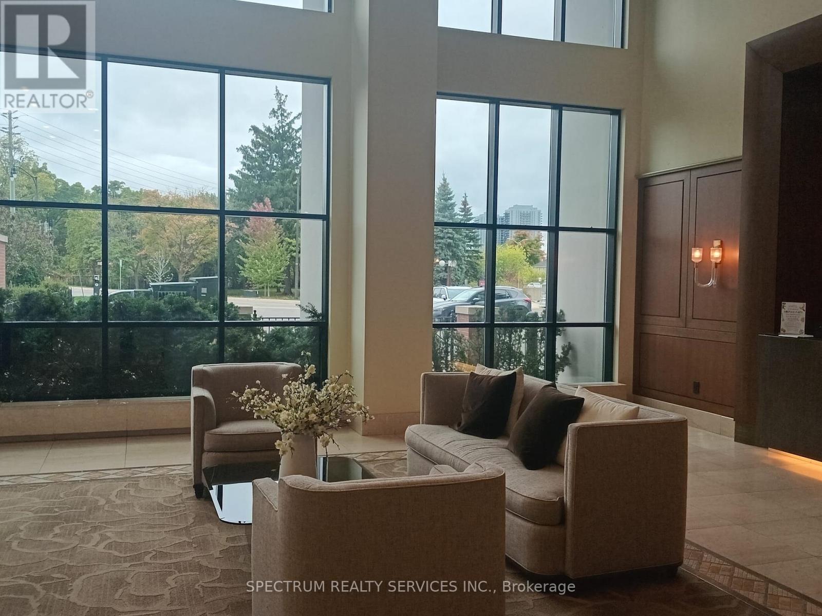 608 - 100 John Street, Brampton, Ontario  L6W 0A8 - Photo 6 - W12788134