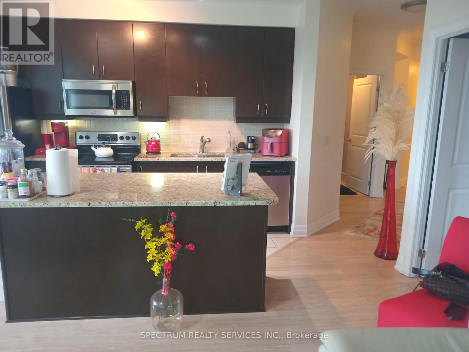 608 - 100 John Street, Brampton, Ontario  L6W 0A8 - Photo 8 - W12788134