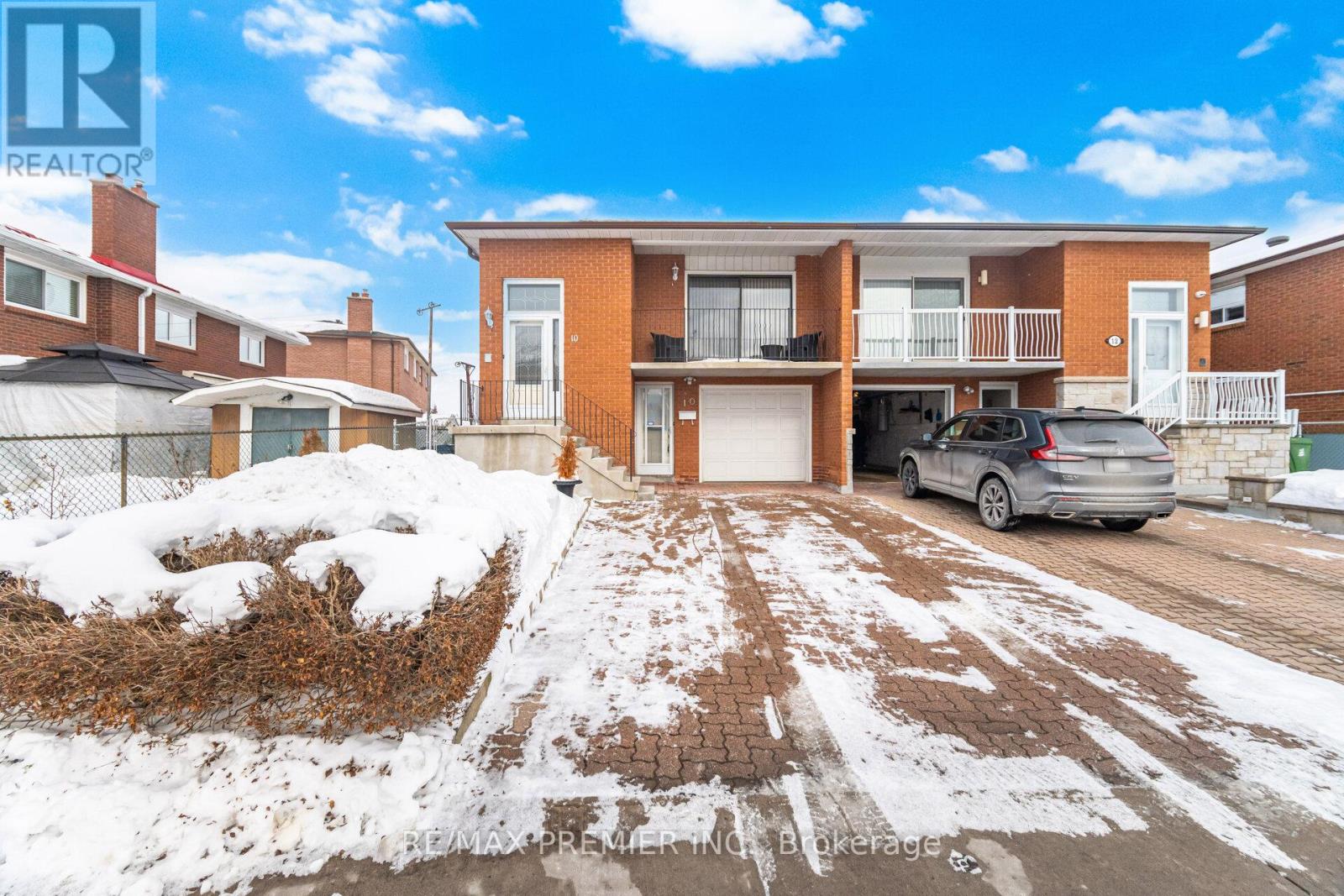 10 Sharpecroft Boulevard, Toronto, Ontario  M3J 3G1 - Photo 2 - W12788168