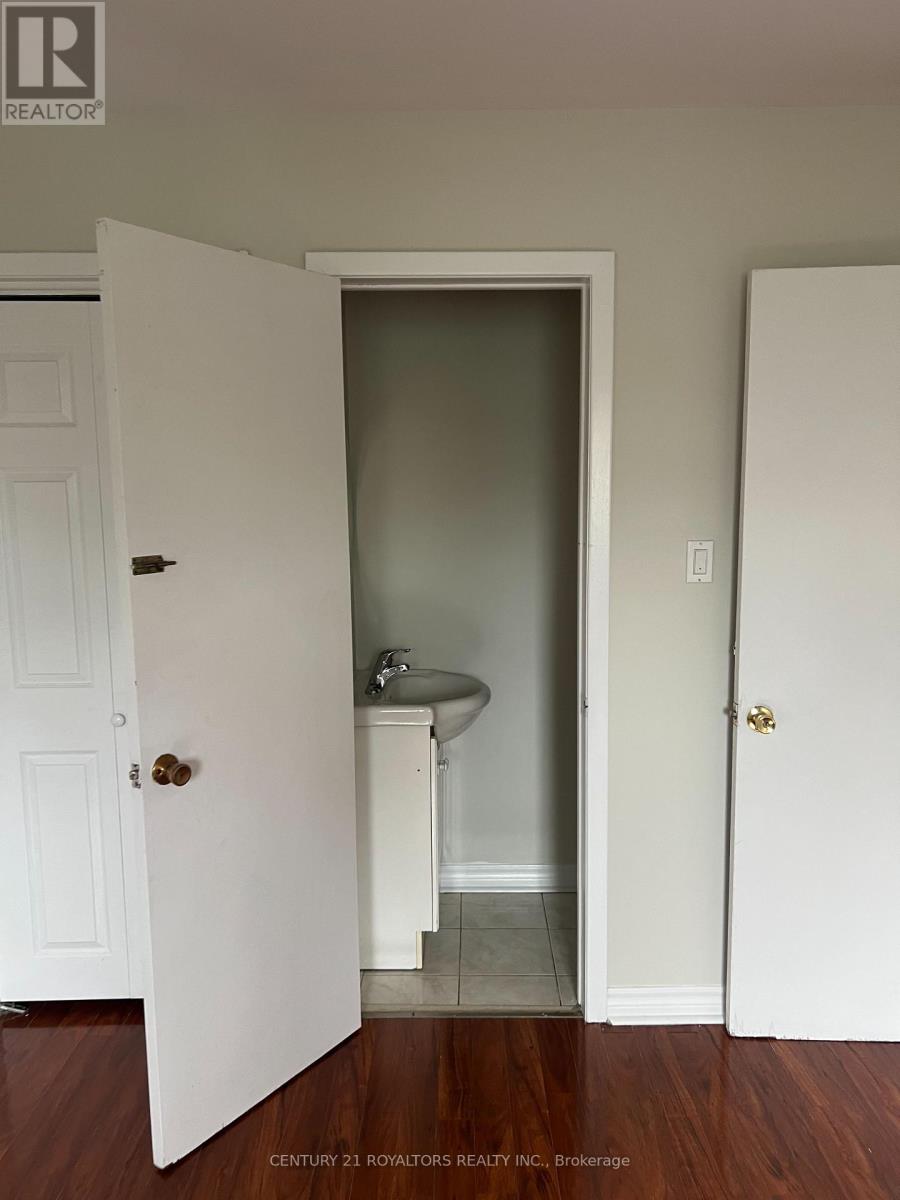 7242 Sills Road, Mississauga, Ontario  L4T 2K1 - Photo 10 - W12788186