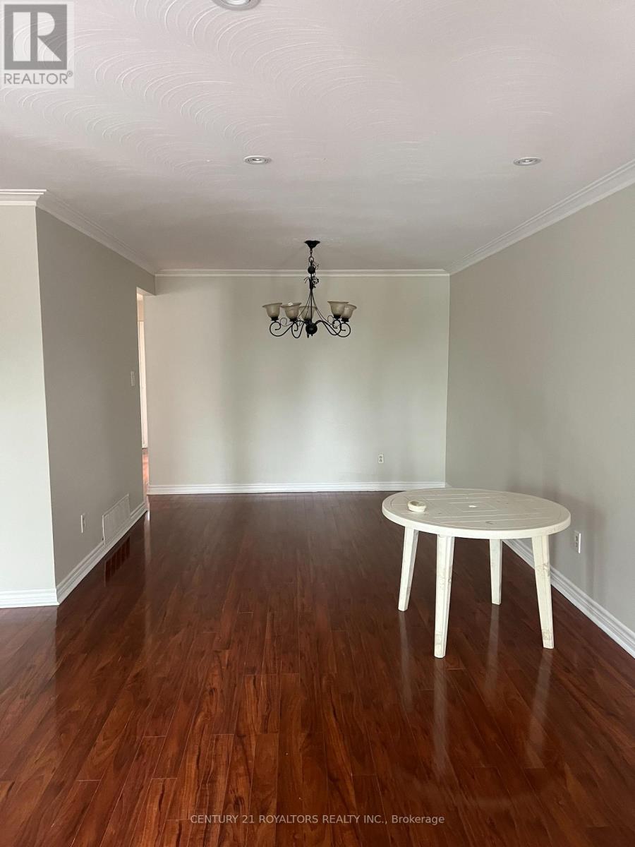 7242 Sills Road, Mississauga, Ontario  L4T 2K1 - Photo 7 - W12788186