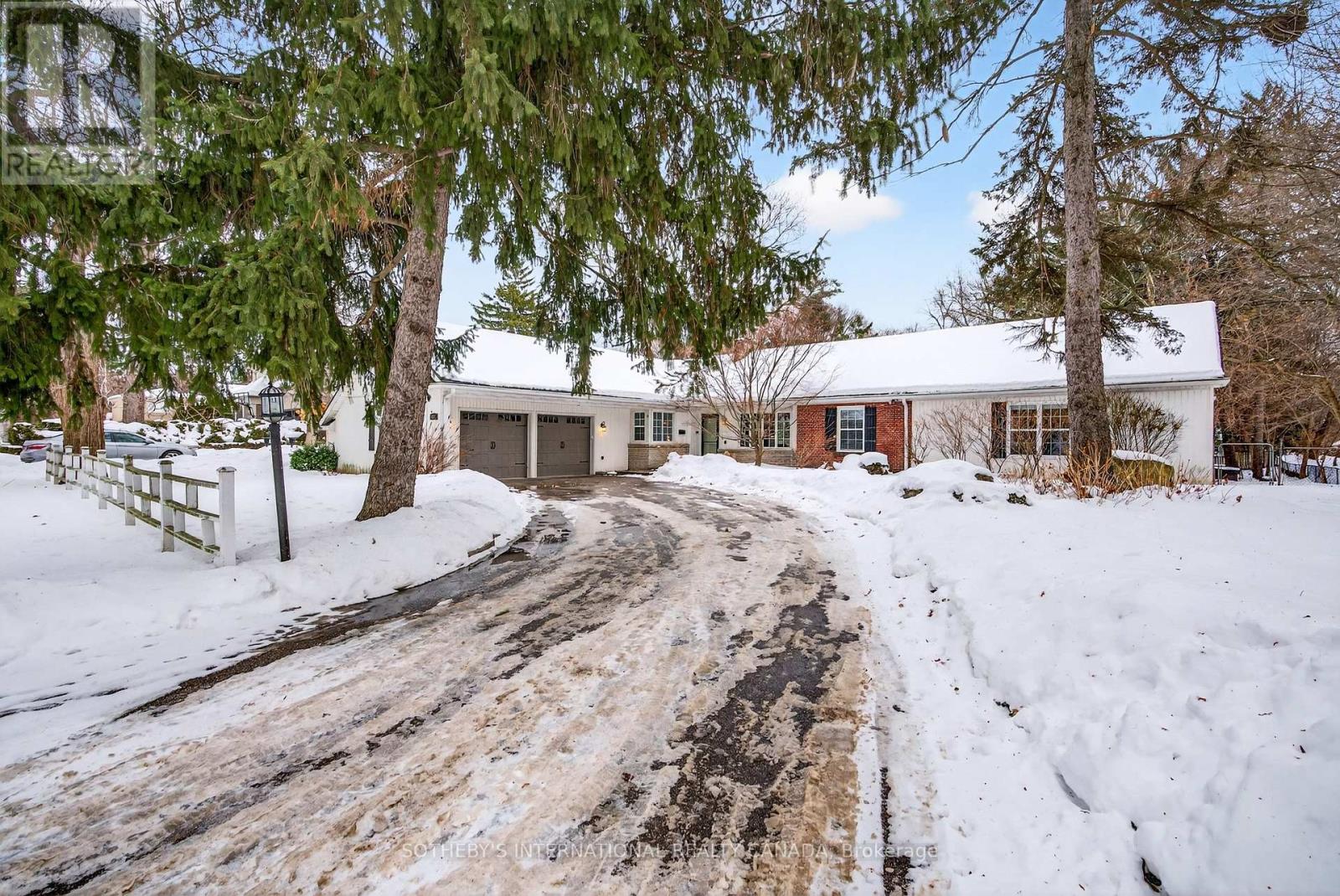 582 Cedar Avenue, Burlington, Ontario  L7T 2R2 - Photo 3 - W12788208