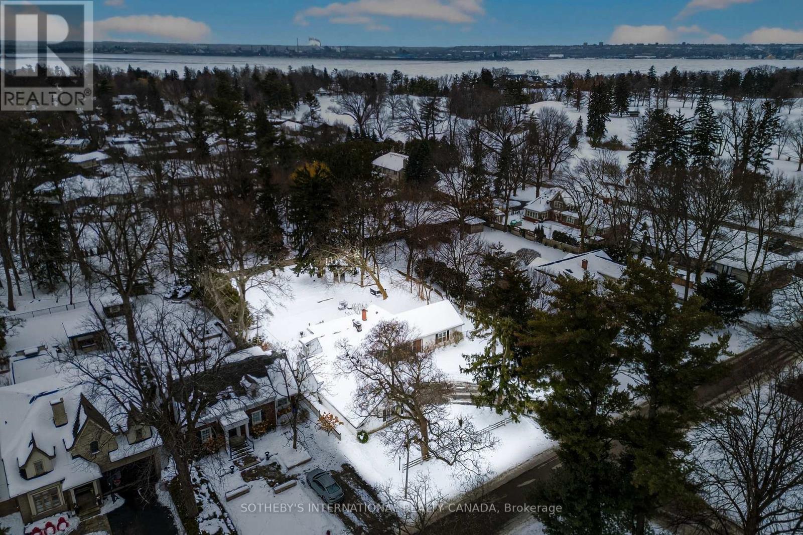 582 Cedar Avenue, Burlington, Ontario  L7T 2R2 - Photo 36 - W12788208