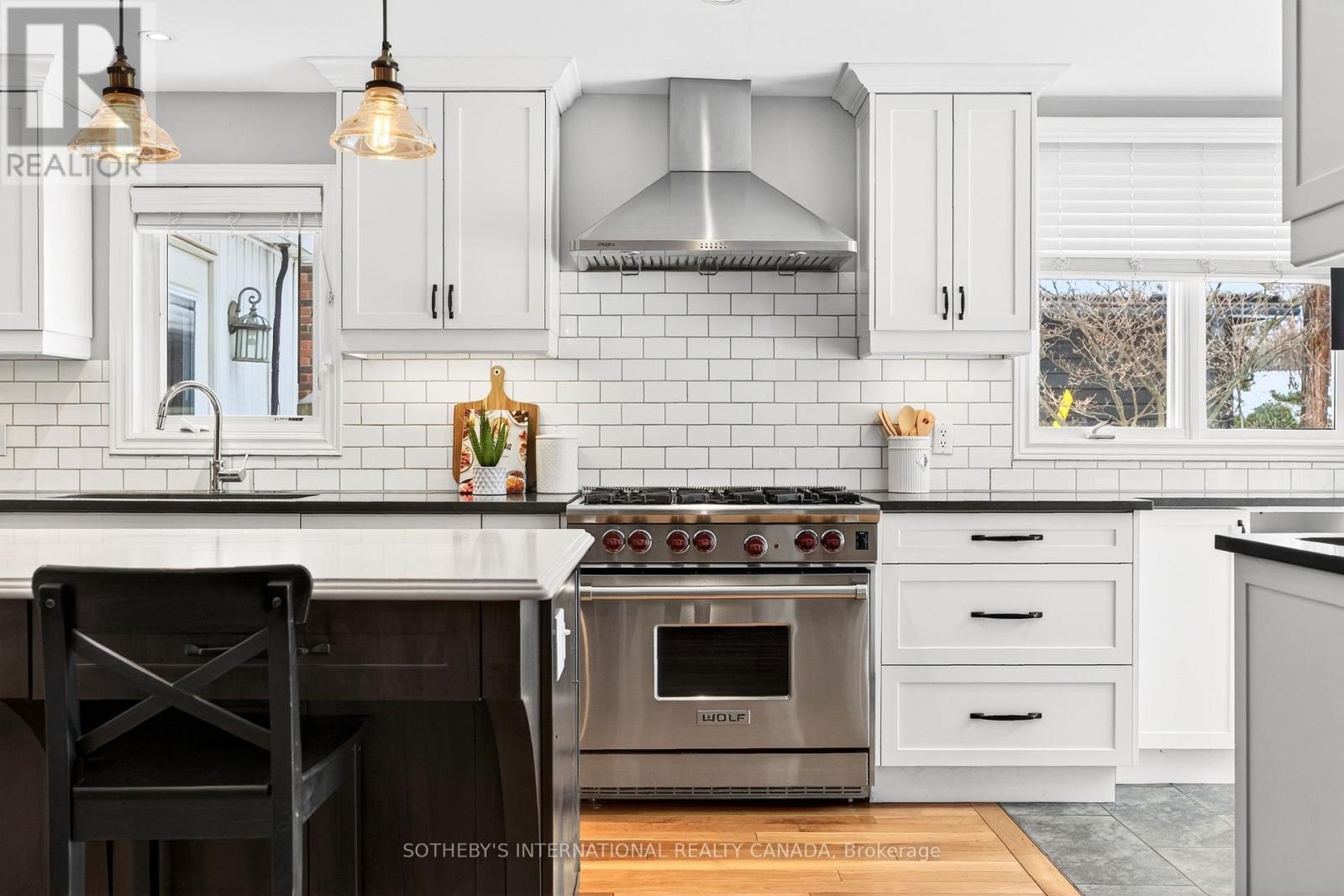 582 Cedar Avenue, Burlington, Ontario  L7T 2R2 - Photo 4 - W12788208