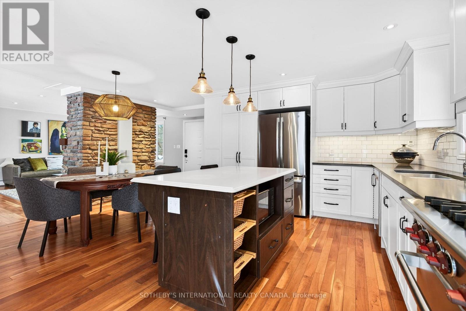 582 Cedar Avenue, Burlington, Ontario  L7T 2R2 - Photo 6 - W12788208