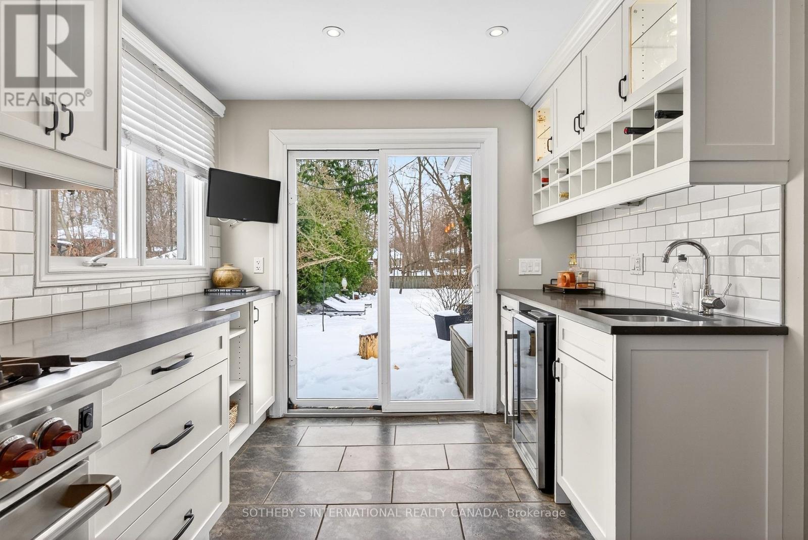 582 Cedar Avenue, Burlington, Ontario  L7T 2R2 - Photo 7 - W12788208