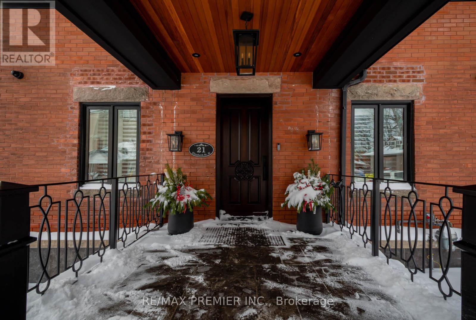 21 Elizabeth Street N, Brampton, Ontario  L6X 1S1 - Photo 3 - W12788216