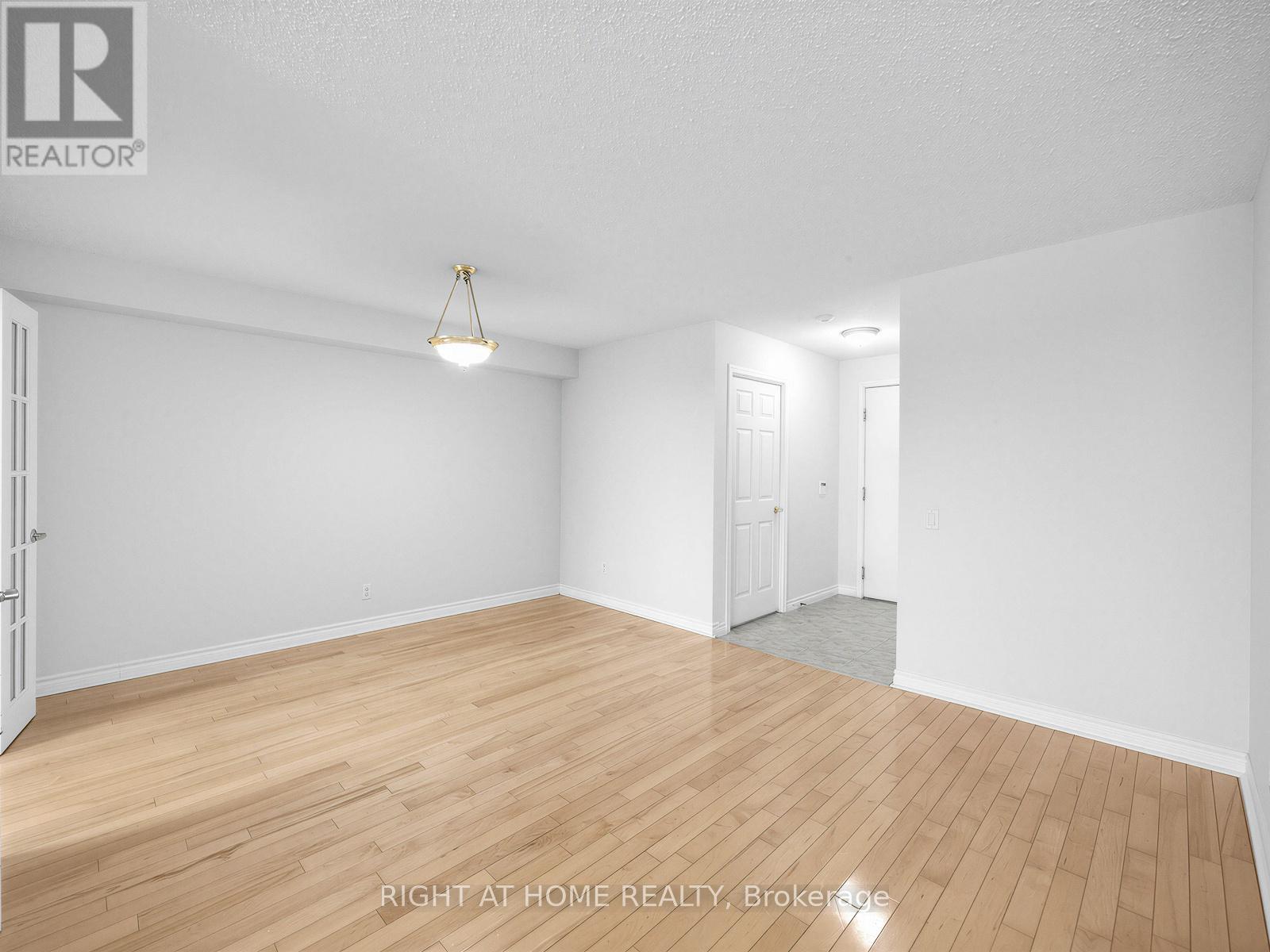 505 - 35 Kingsbridge Garden Circle, Mississauga, Ontario  L5R 3Z5 - Photo 9 - W12788238