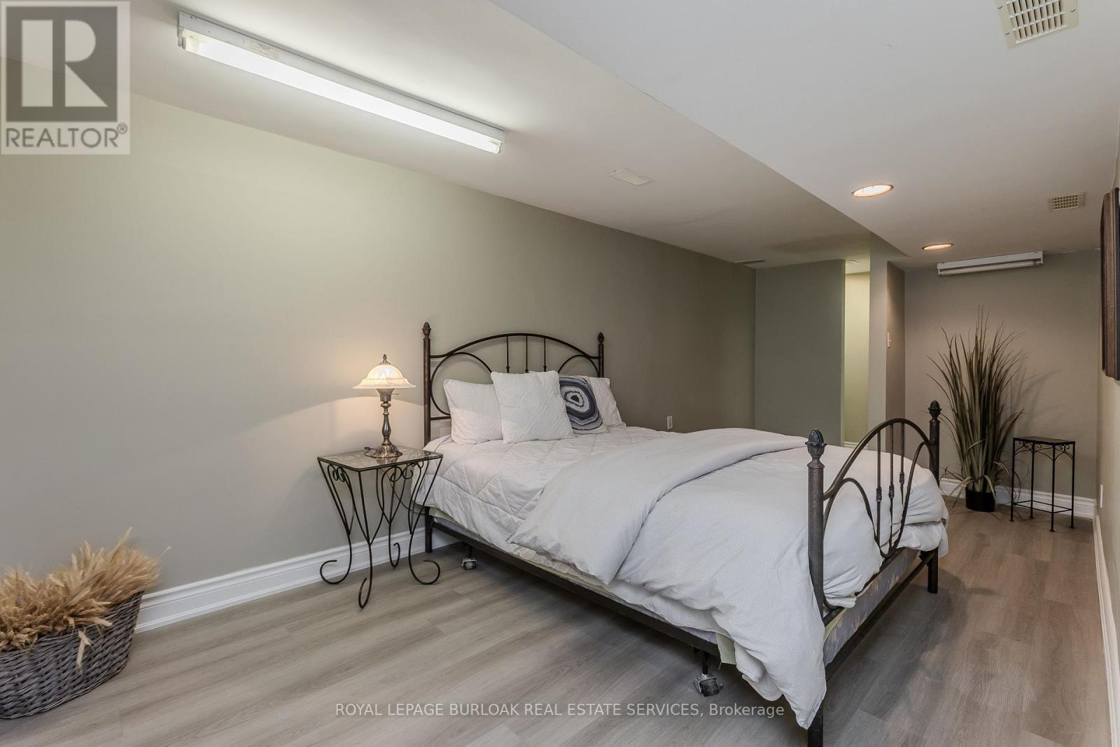 15 Ireson Road, Burlington, Ontario  L7P 0T2 - Photo 34 - W12788240