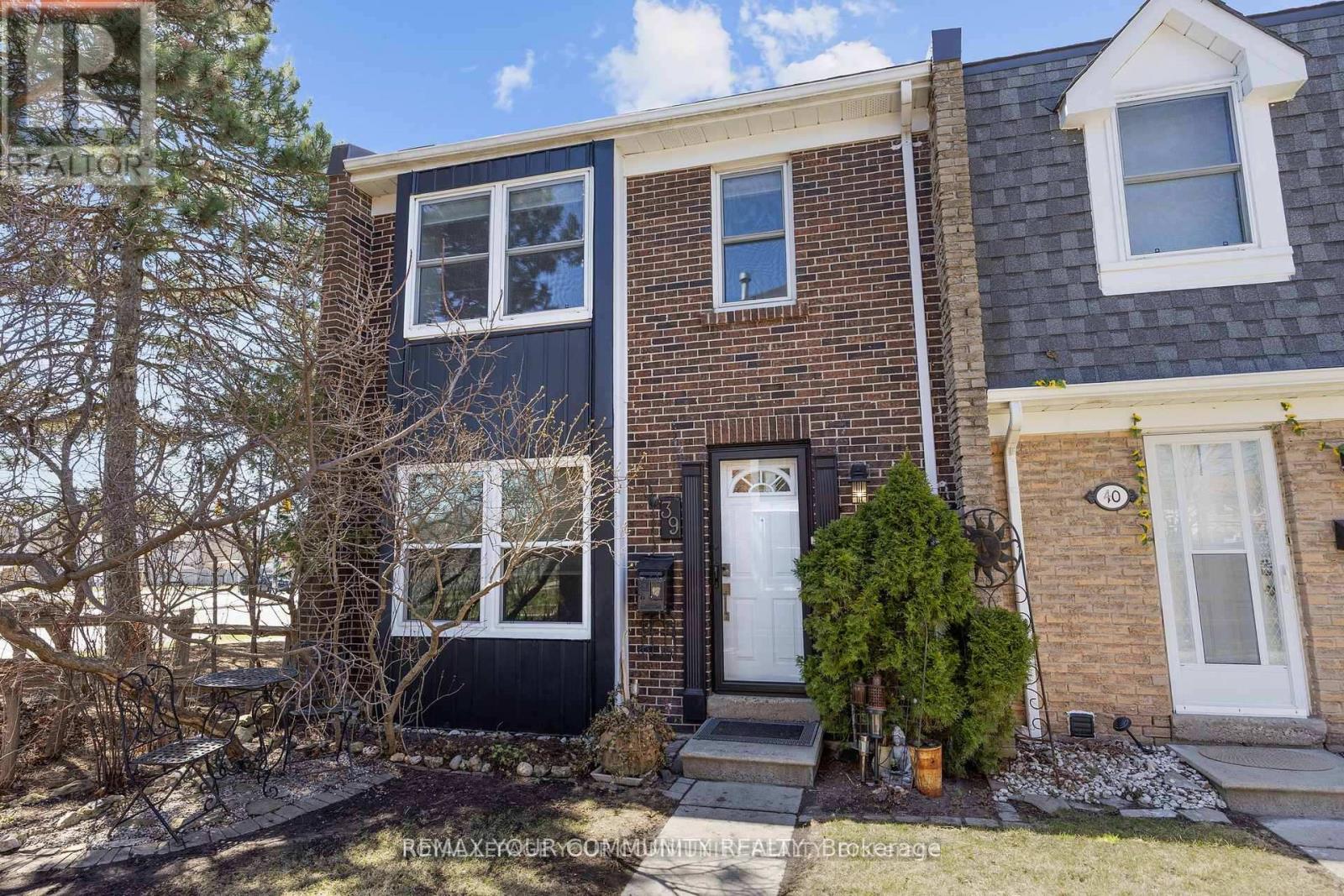 39 - 1020 Central Park Drive, Brampton, Ontario  L6S 3J5 - Photo 5 - W12788244