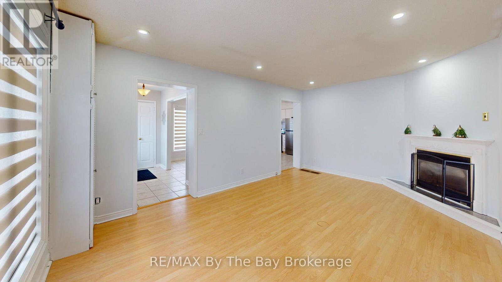 9 (Upper) Myrtle Lynn Place, Wasaga Beach, Ontario  L9Z 1E2 - Photo 4 - S12611950