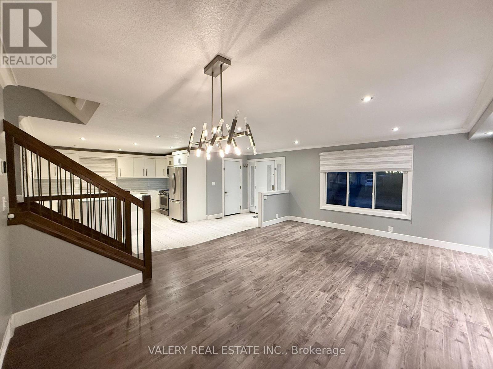 Main - 17 Beechbank Crescent S, London South, Ontario  N6E 2N9 - Photo 3 - X12788092