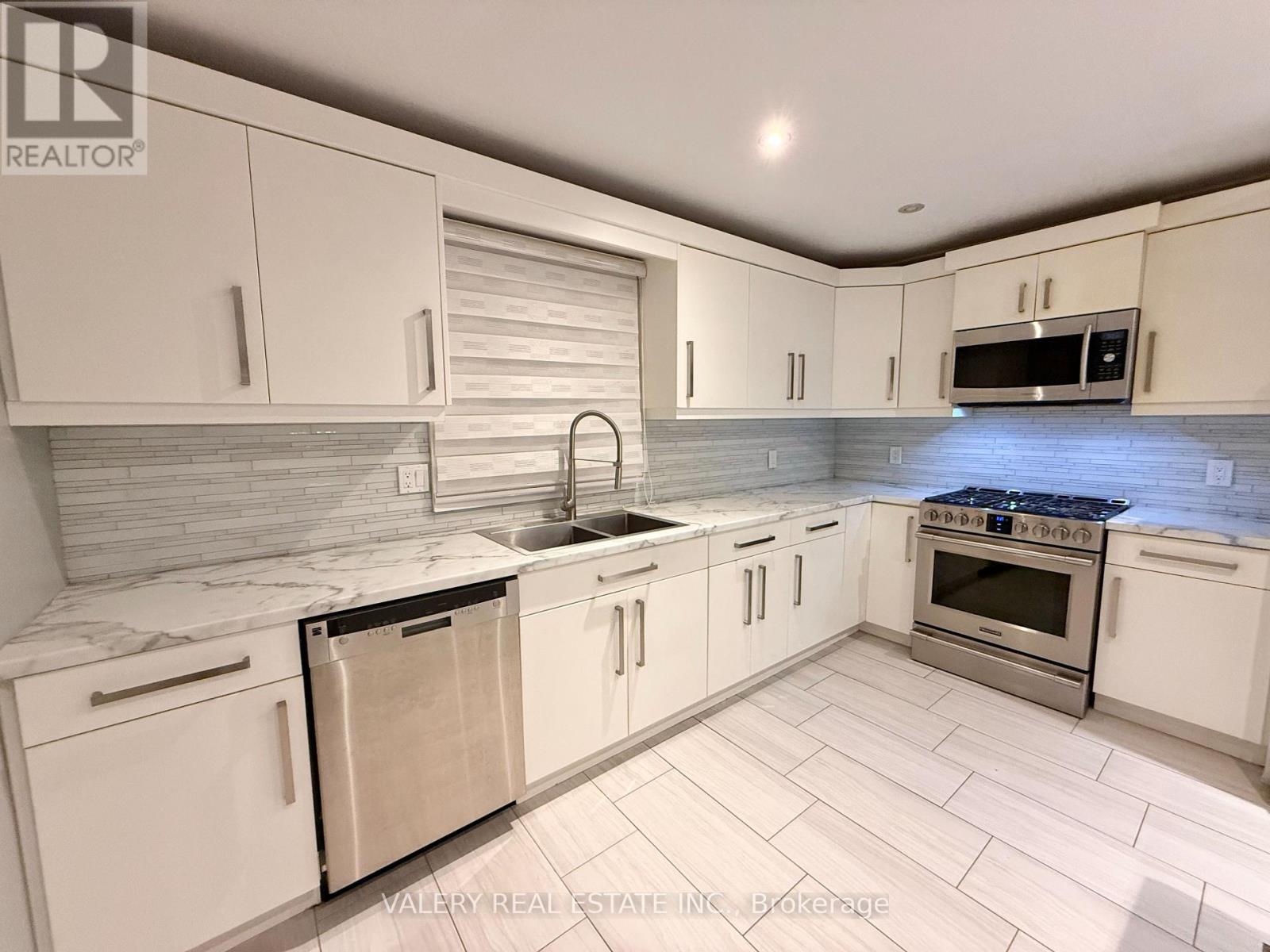 Main - 17 Beechbank Crescent S, London South, Ontario  N6E 2N9 - Photo 7 - X12788092