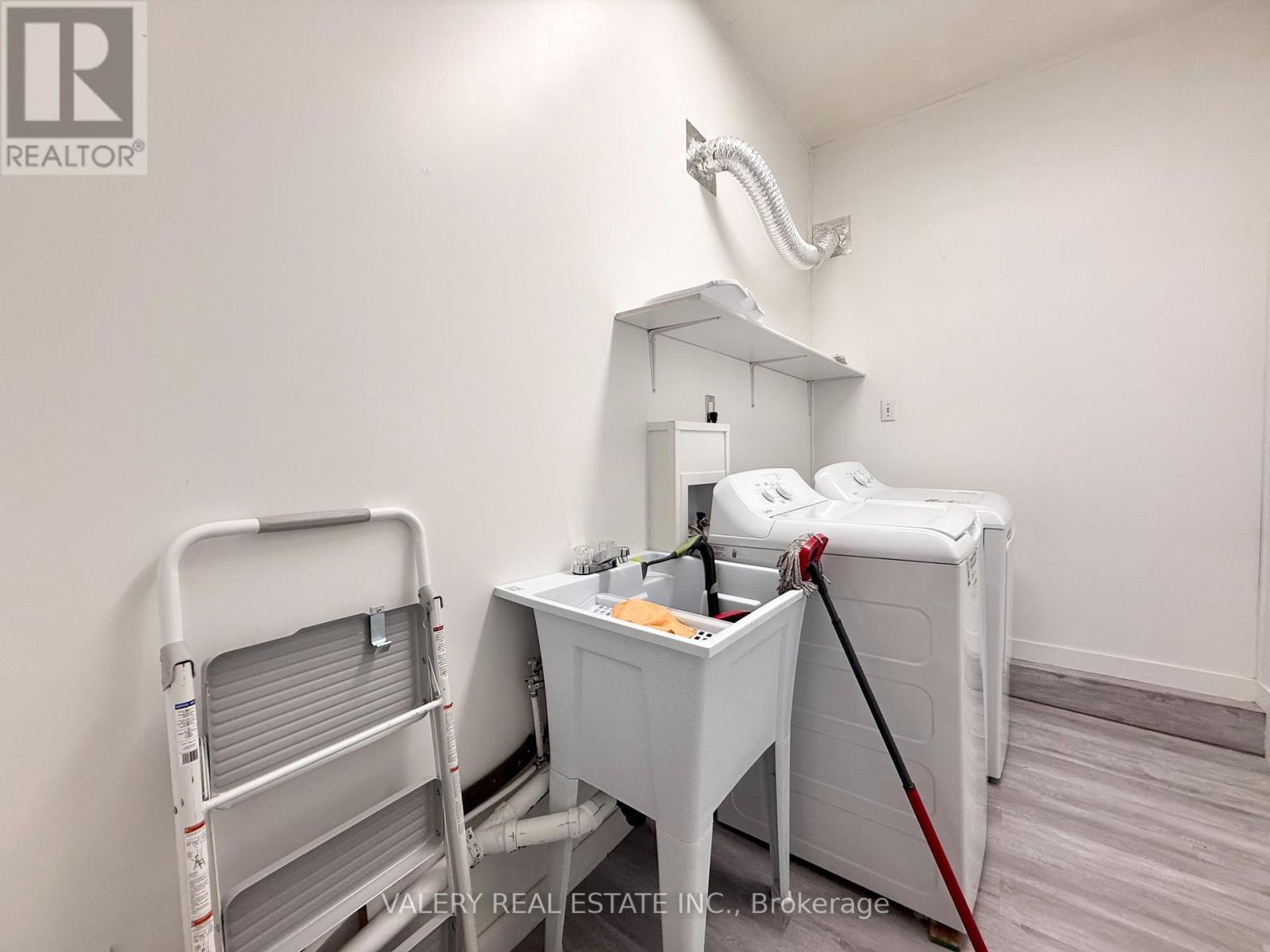 Main - 17 Beechbank Crescent S, London South, Ontario  N6E 2N9 - Photo 9 - X12788092