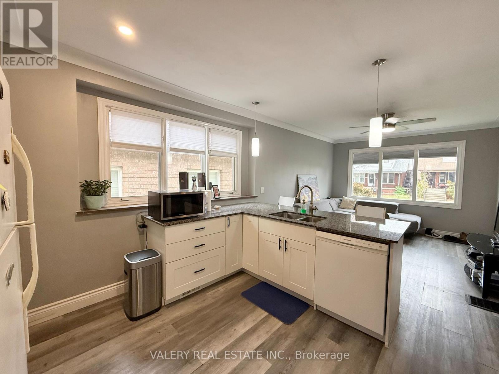 1102 Langlois Ave Avenue, Windsor, Ontario  N9A 2H5 - Photo 11 - X12788096