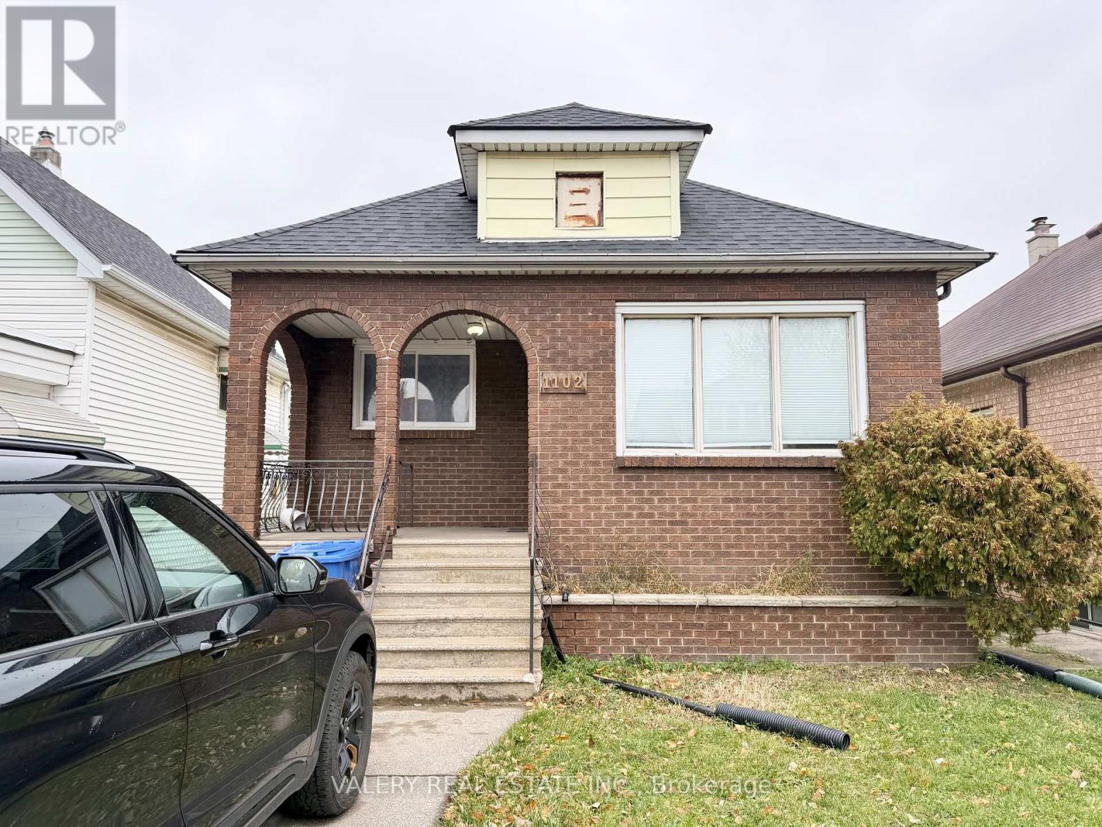 1102 Langlois Ave Avenue, Windsor, Ontario  N9A 2H5 - Photo 2 - X12788096
