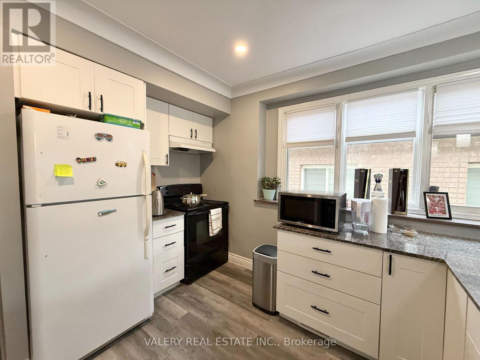 1102 Langlois Ave Avenue, Windsor, Ontario  N9A 2H5 - Photo 6 - X12788096