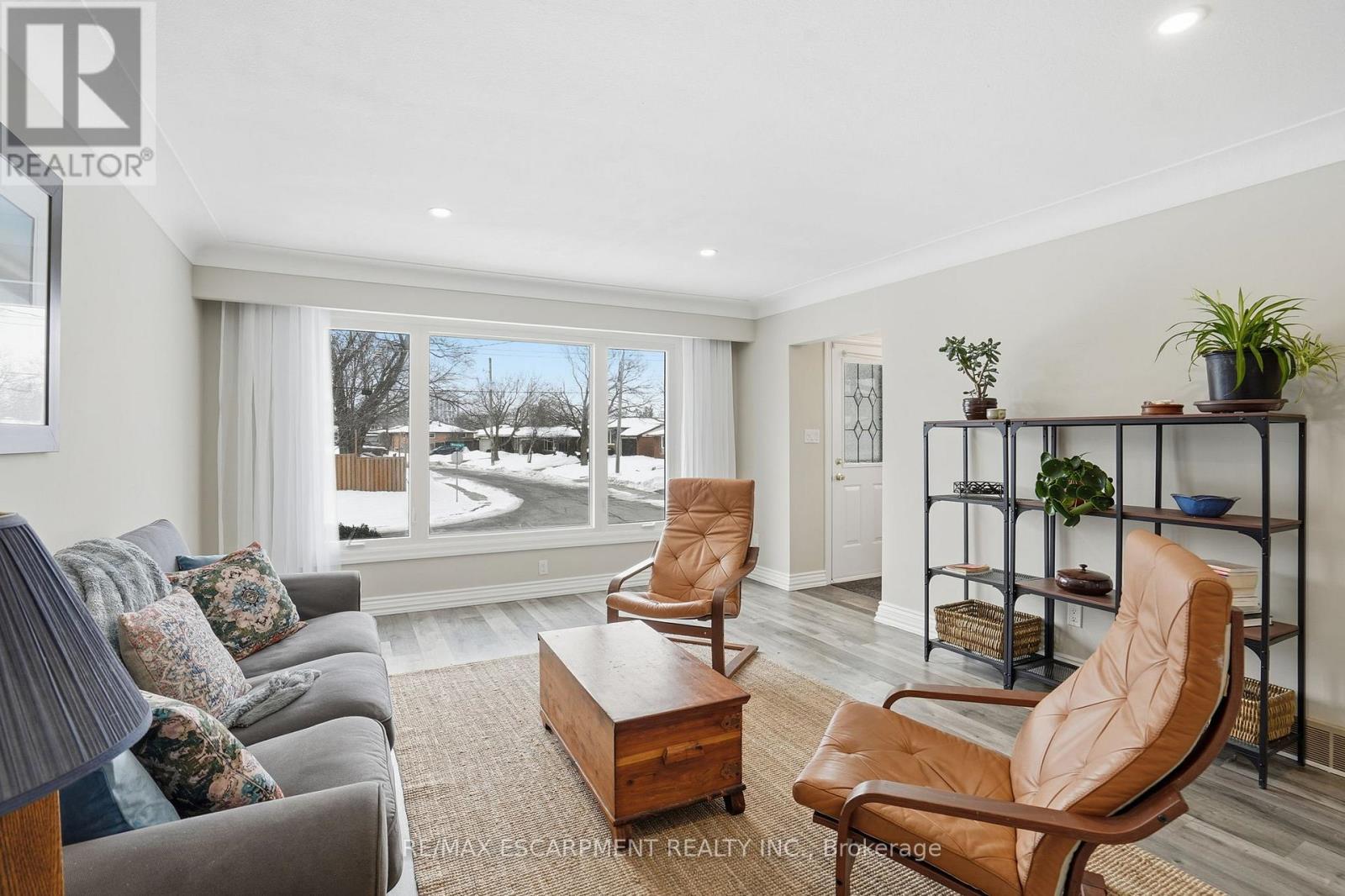 201 Manning Avenue, Hamilton, Ontario  L9A 3G3 - Photo 2 - X12788108