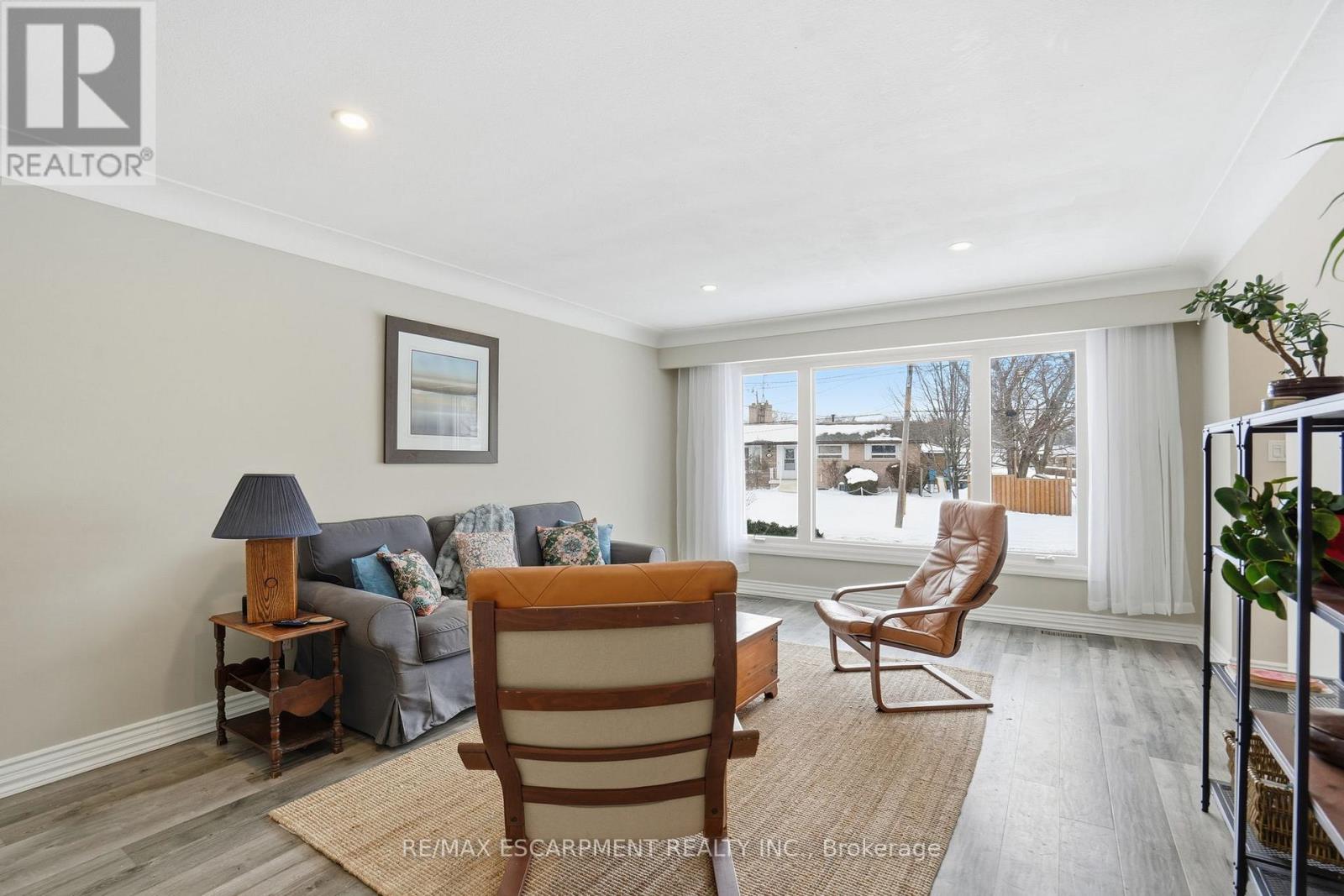 201 Manning Avenue, Hamilton, Ontario  L9A 3G3 - Photo 3 - X12788108