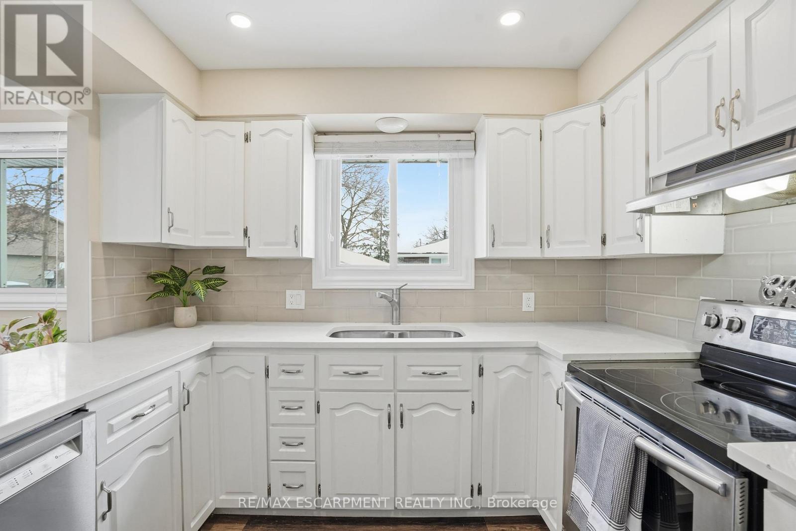 201 Manning Avenue, Hamilton, Ontario  L9A 3G3 - Photo 7 - X12788108