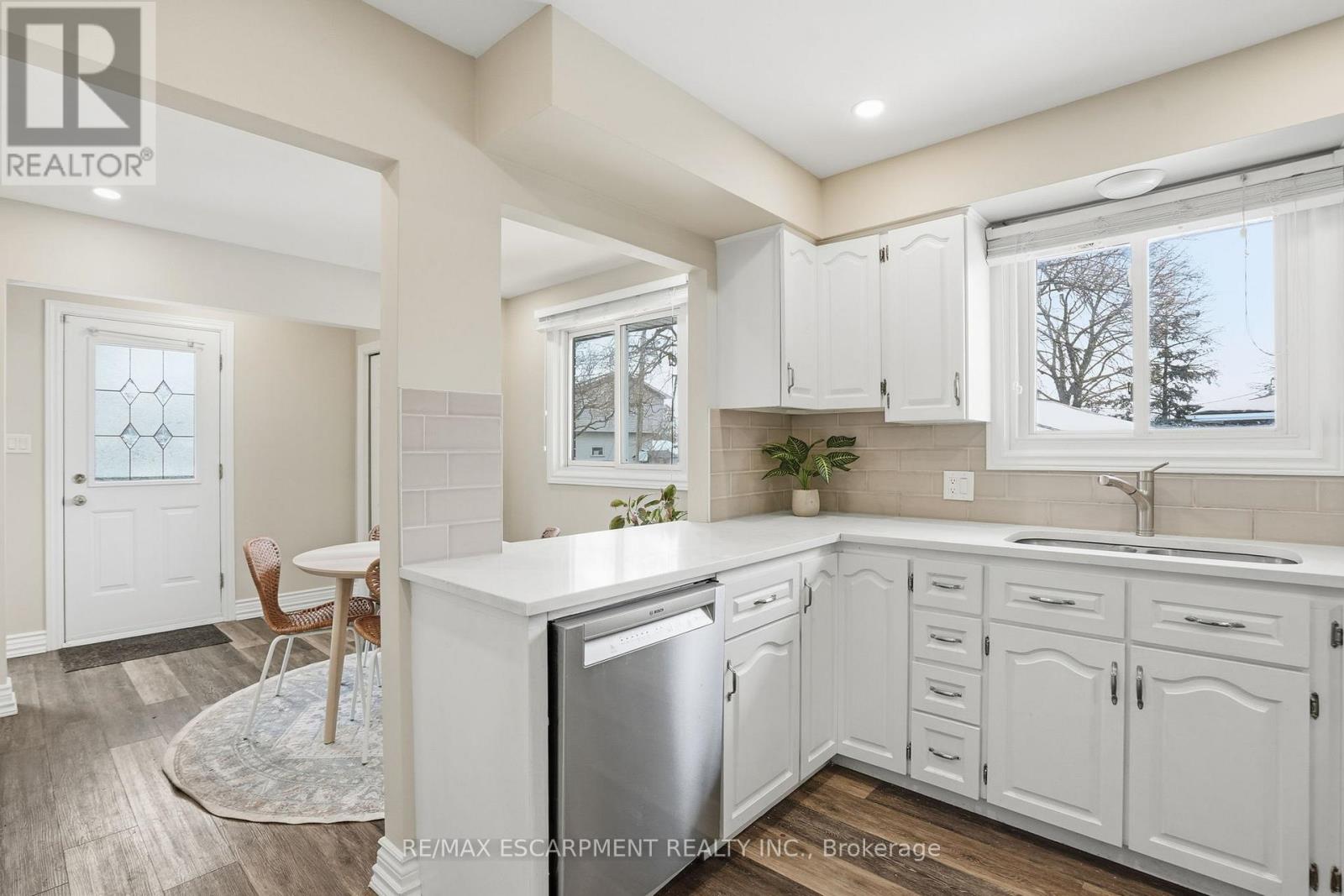 201 Manning Avenue, Hamilton, Ontario  L9A 3G3 - Photo 9 - X12788108