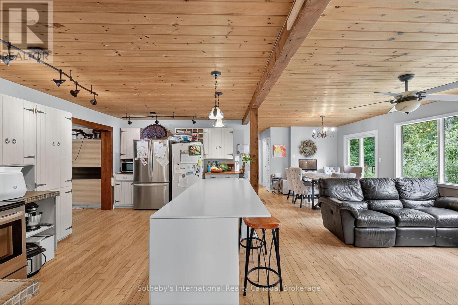 1132 Limberlost Road, Lake Of Bays, Ontario  P1H 2J6 - Photo 18 - X12788304