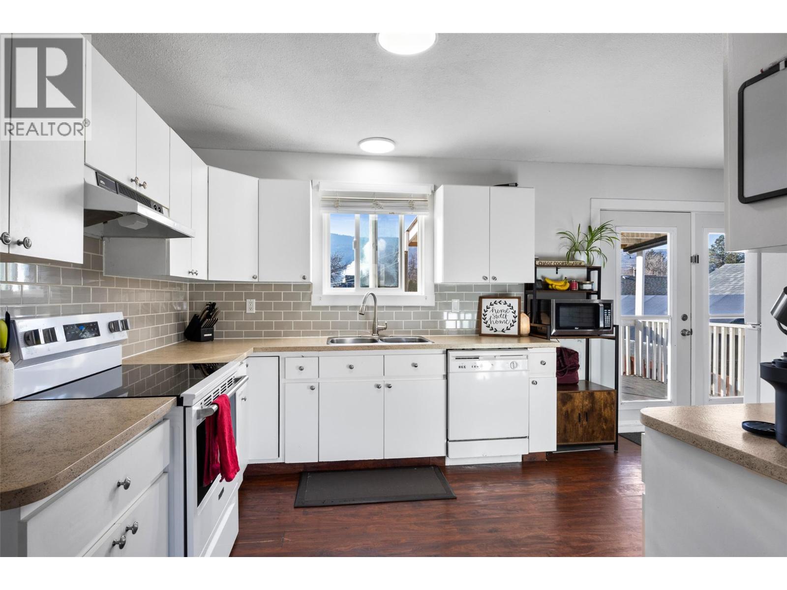 2087 Sunnycrest Avenue, Kamloops, British Columbia  V2B 4L9 - Photo 6 - 10374672