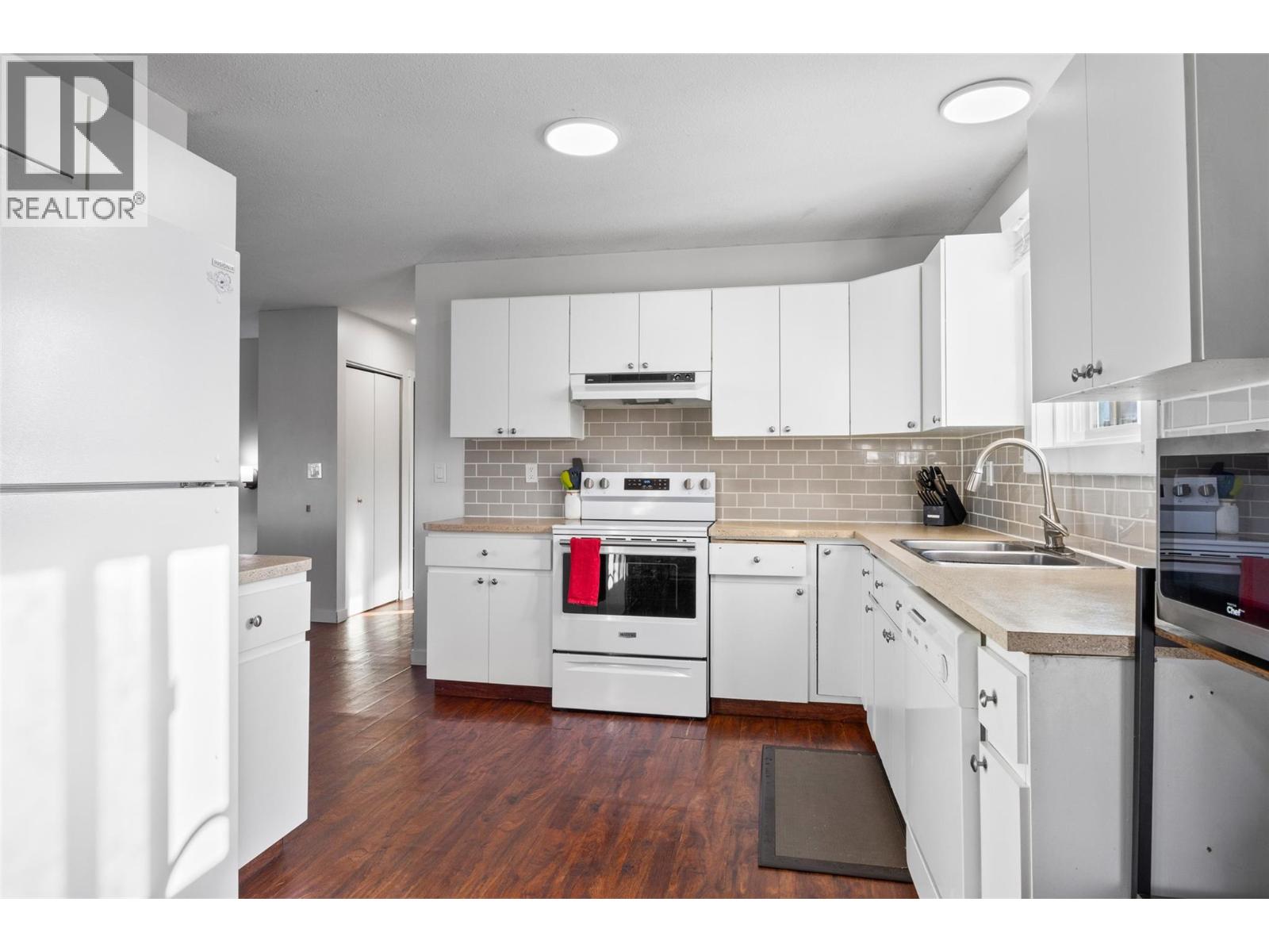 2087 Sunnycrest Avenue, Kamloops, British Columbia  V2B 4L9 - Photo 7 - 10374672