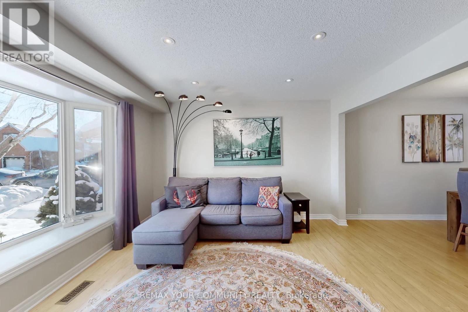 94 Rawling Crescent, Brampton, Ontario  L6Z 1N8 - Photo 4 - W12785568