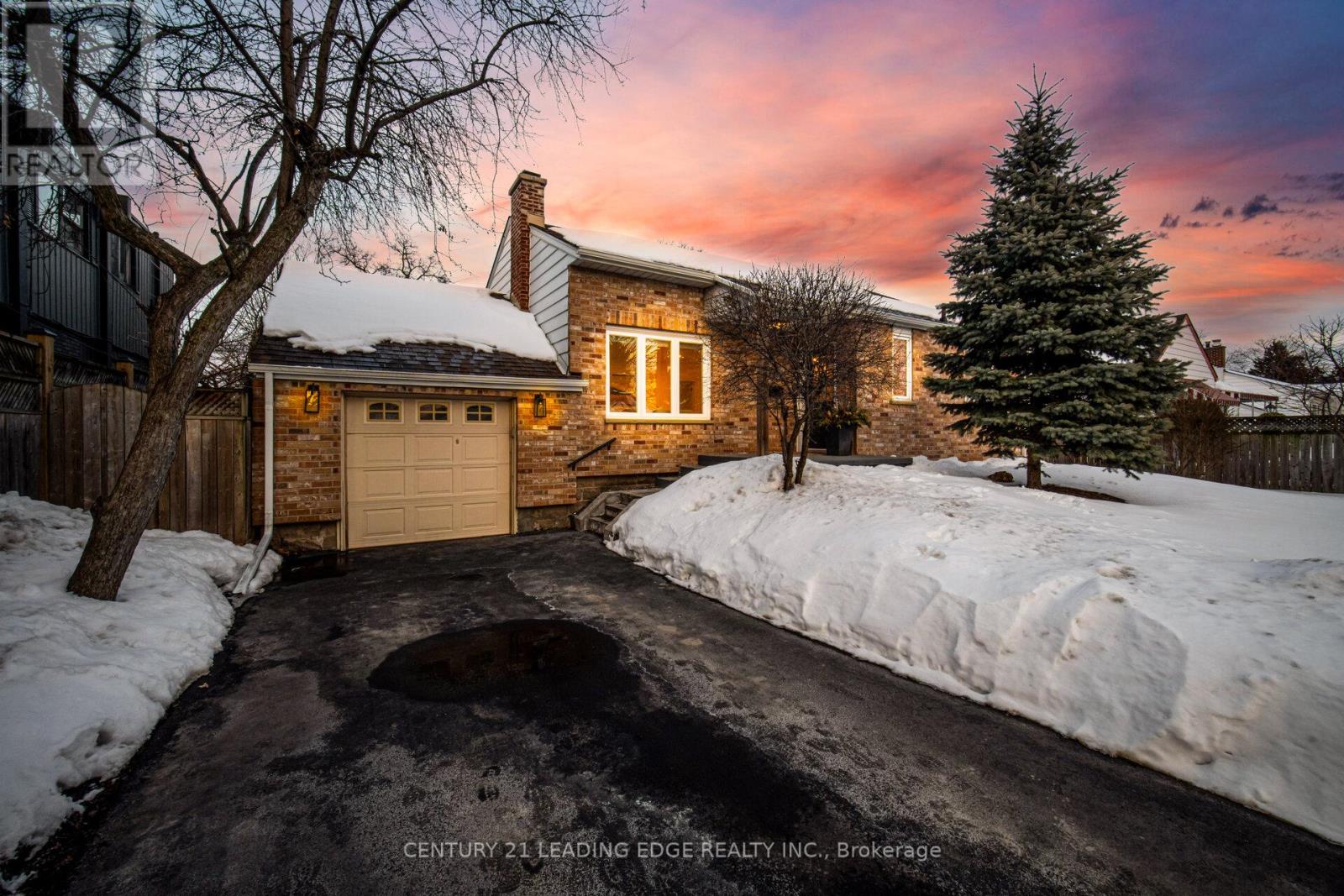 979 Kingsway Drive, Burlington, Ontario  L7T 3J1 - Photo 2 - W12787922