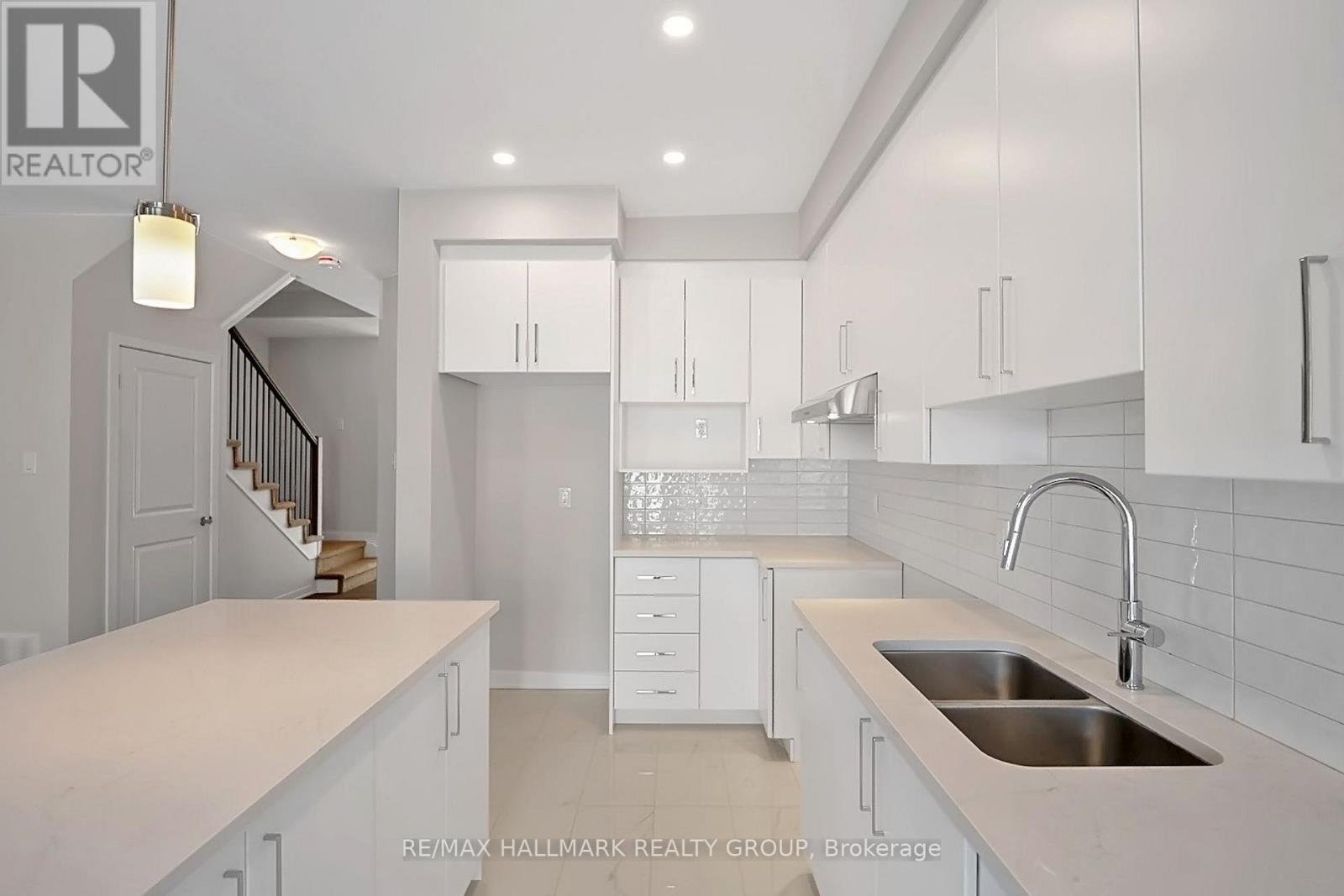 1922 Hawker Private, Ottawa, Ontario K0A 1L0 - Photo 3 - X12788298