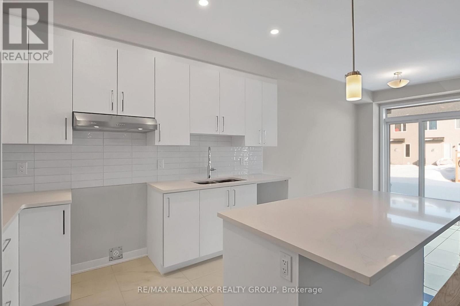 1922 Hawker Private, Ottawa, Ontario K0A 1L0 - Photo 4 - X12788298